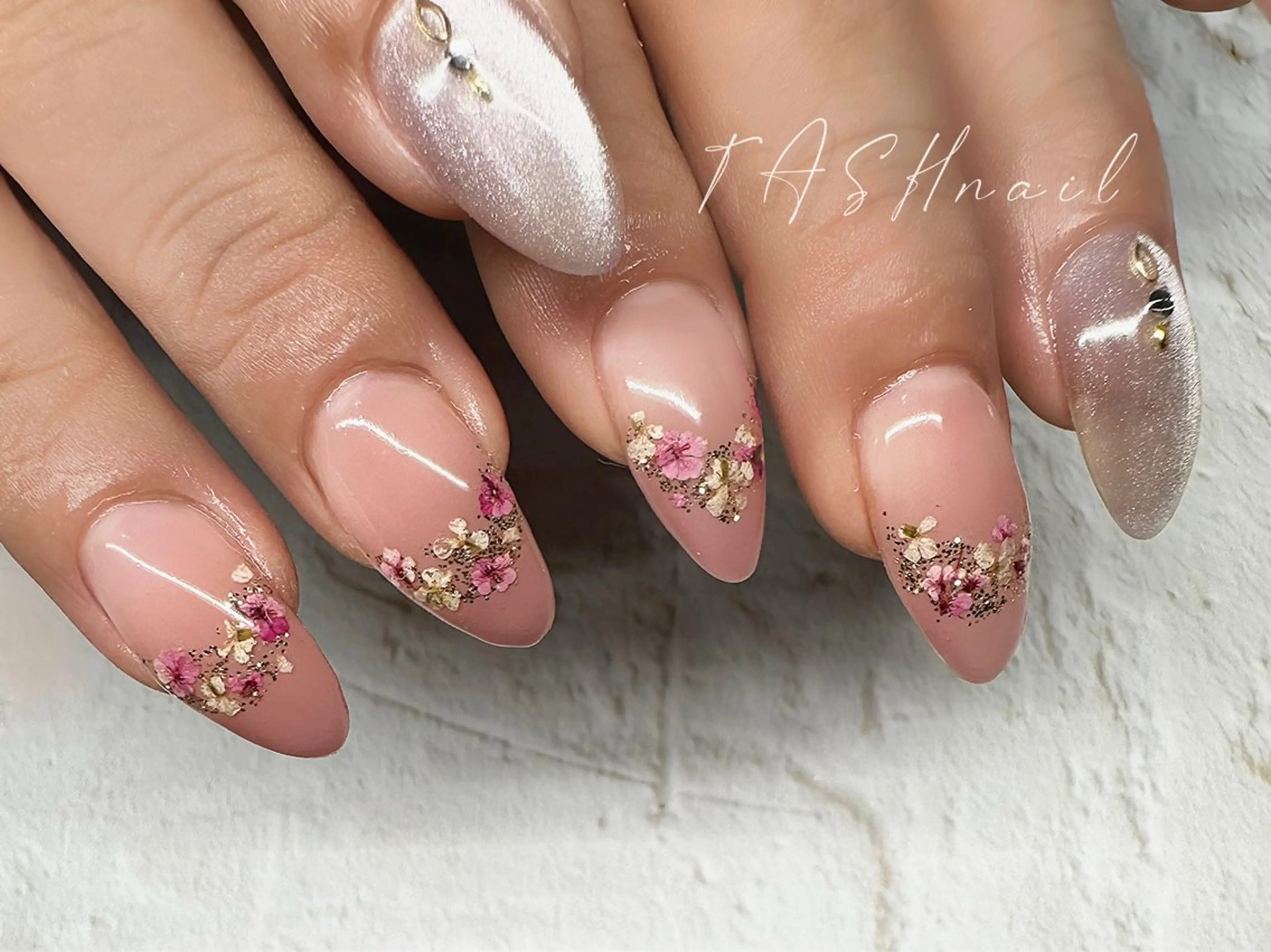 ネイル TASH nailのネイルデザイン