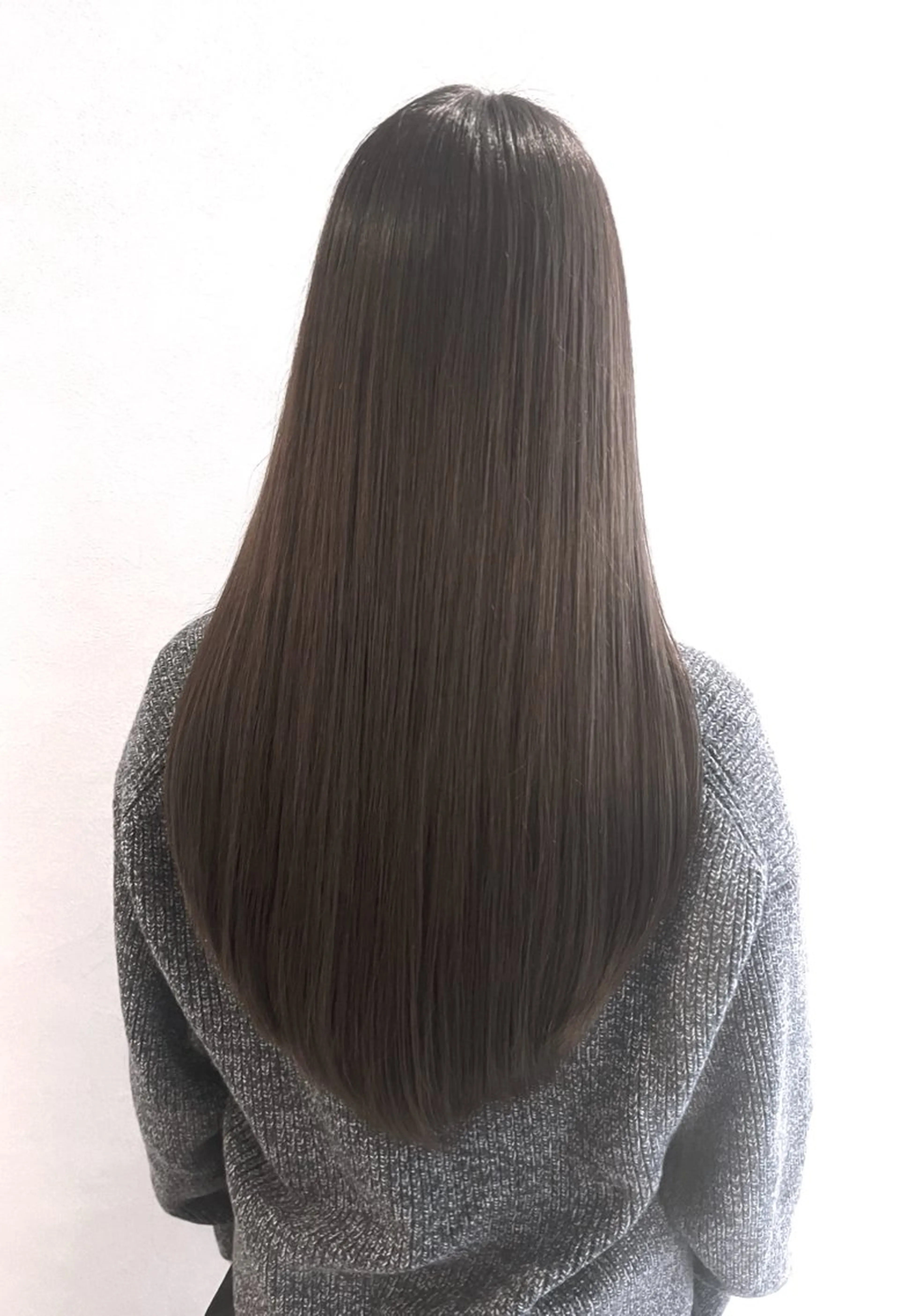 ロング カット ヘアカラー トリートメント 髪質改善 上品艶感カラーのヘアスタイル