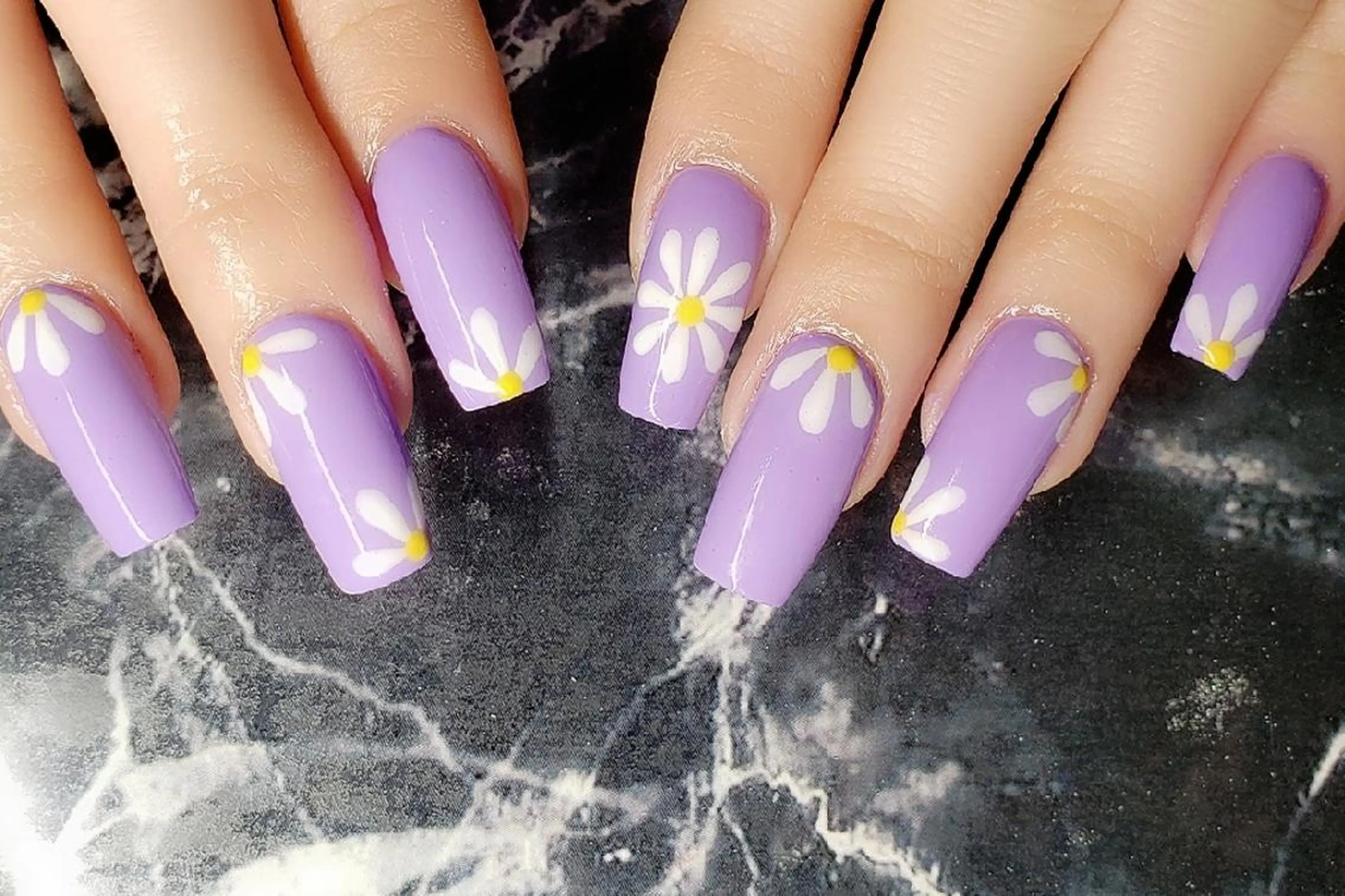 ネイル セミロング ハンドネイル クロキ 。のネイルデザイン