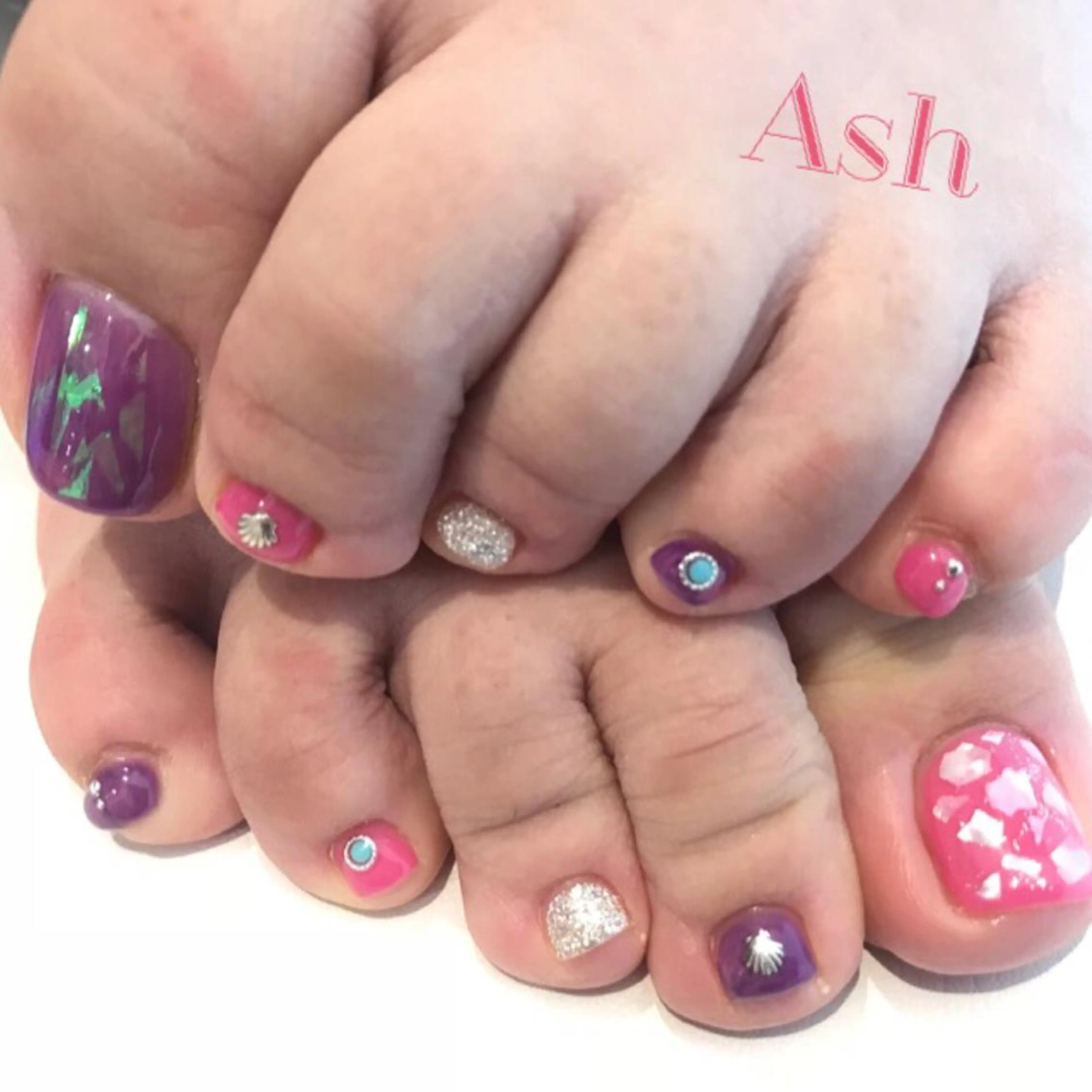 ネイル フットネイル 🩵NORIKO 上品ネイルが得意🩵のネイルデザイン