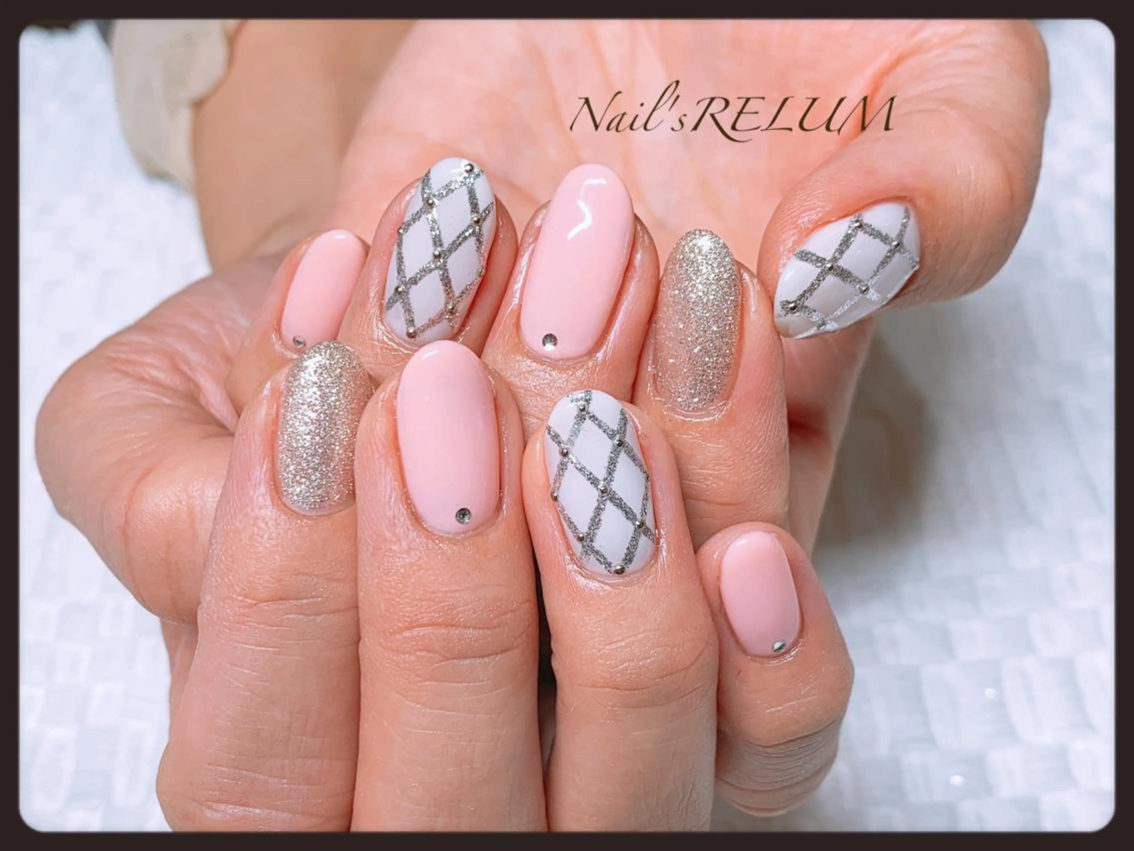 ネイル THECOLORS所属・近貞 莉奈のネイルデザイン