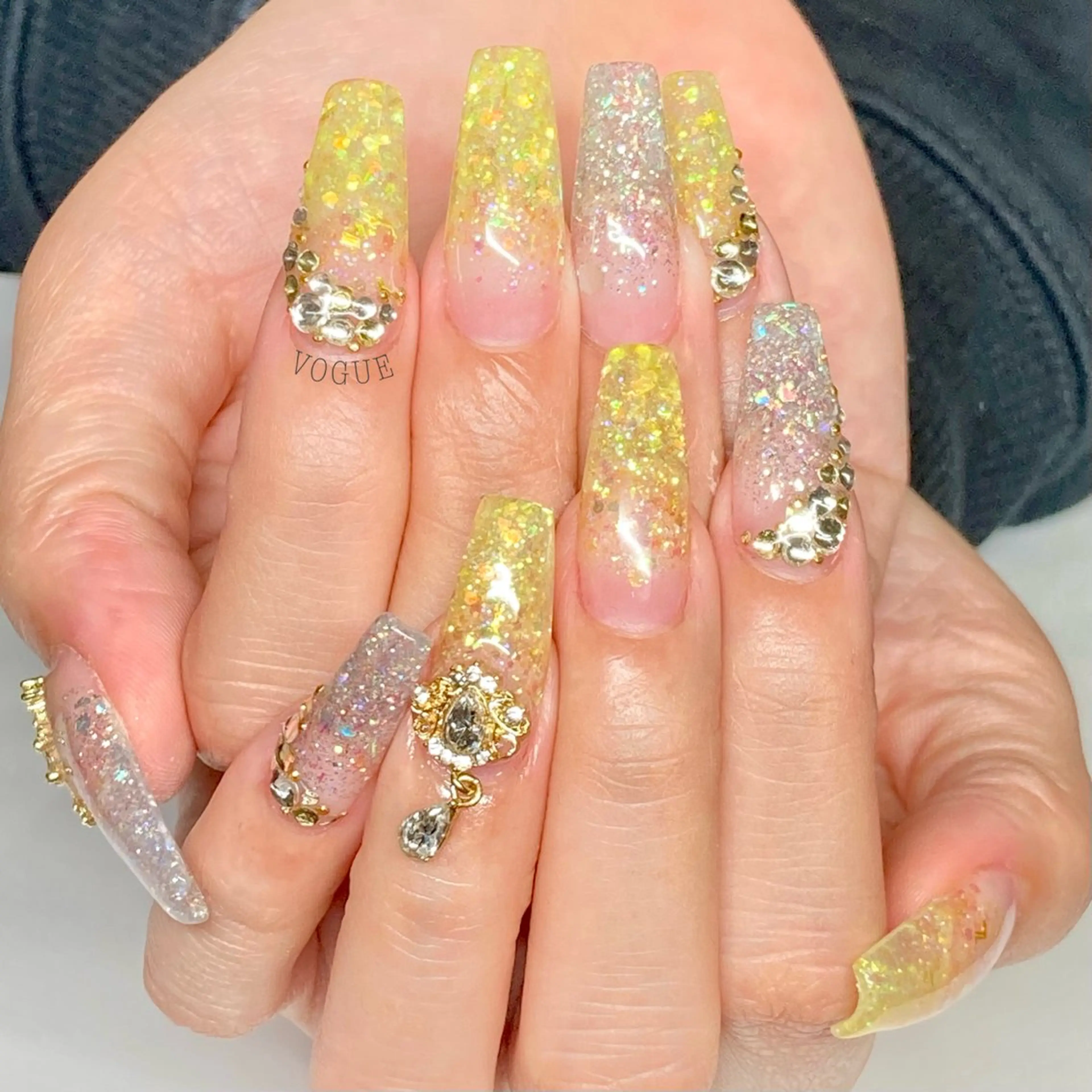 ネイル ハンドネイル VOGUE ×SWANのネイルデザイン