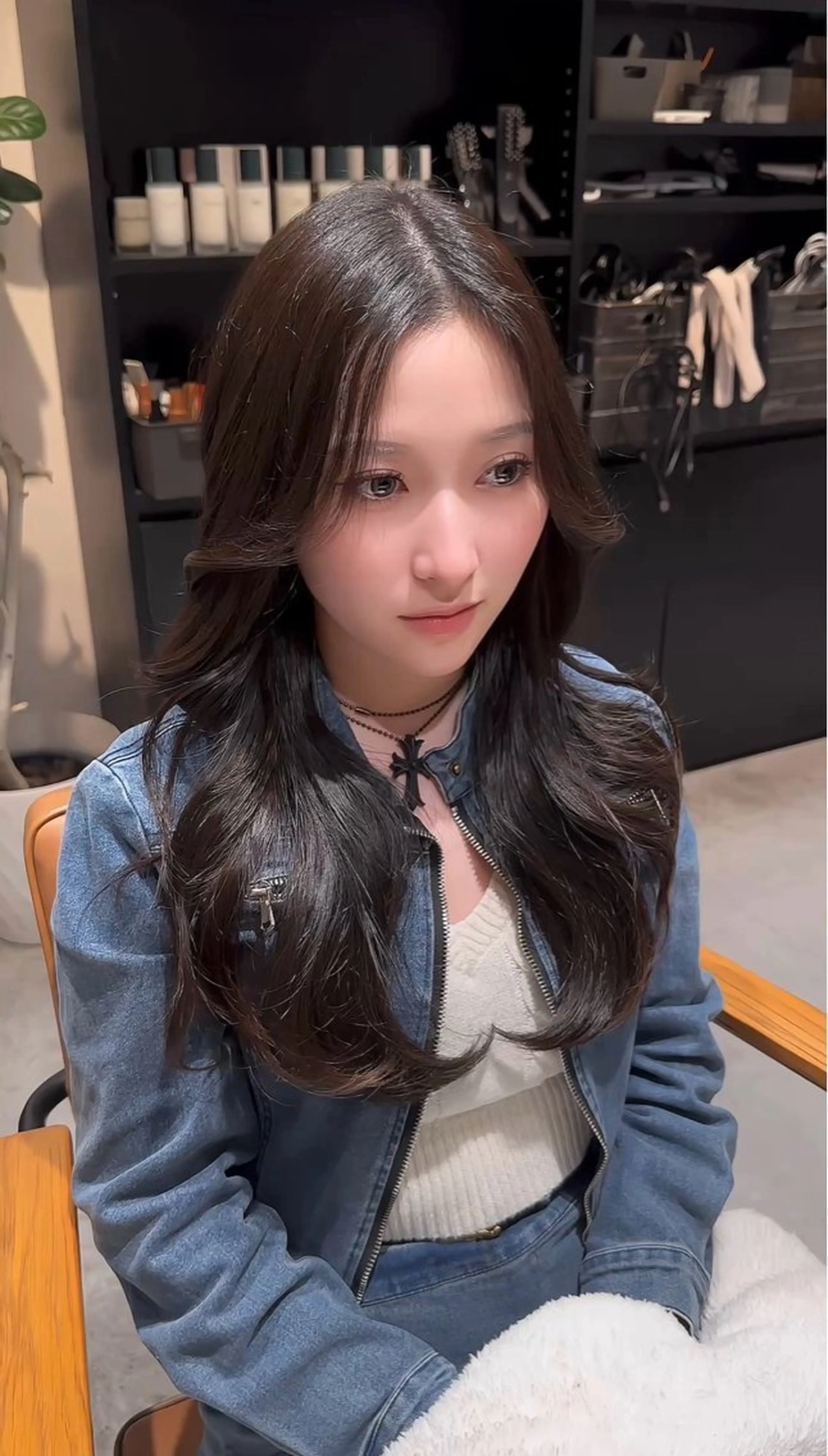 ロング 韓国レイヤーカット 透明感カラー冨田那樹のヘアスタイル