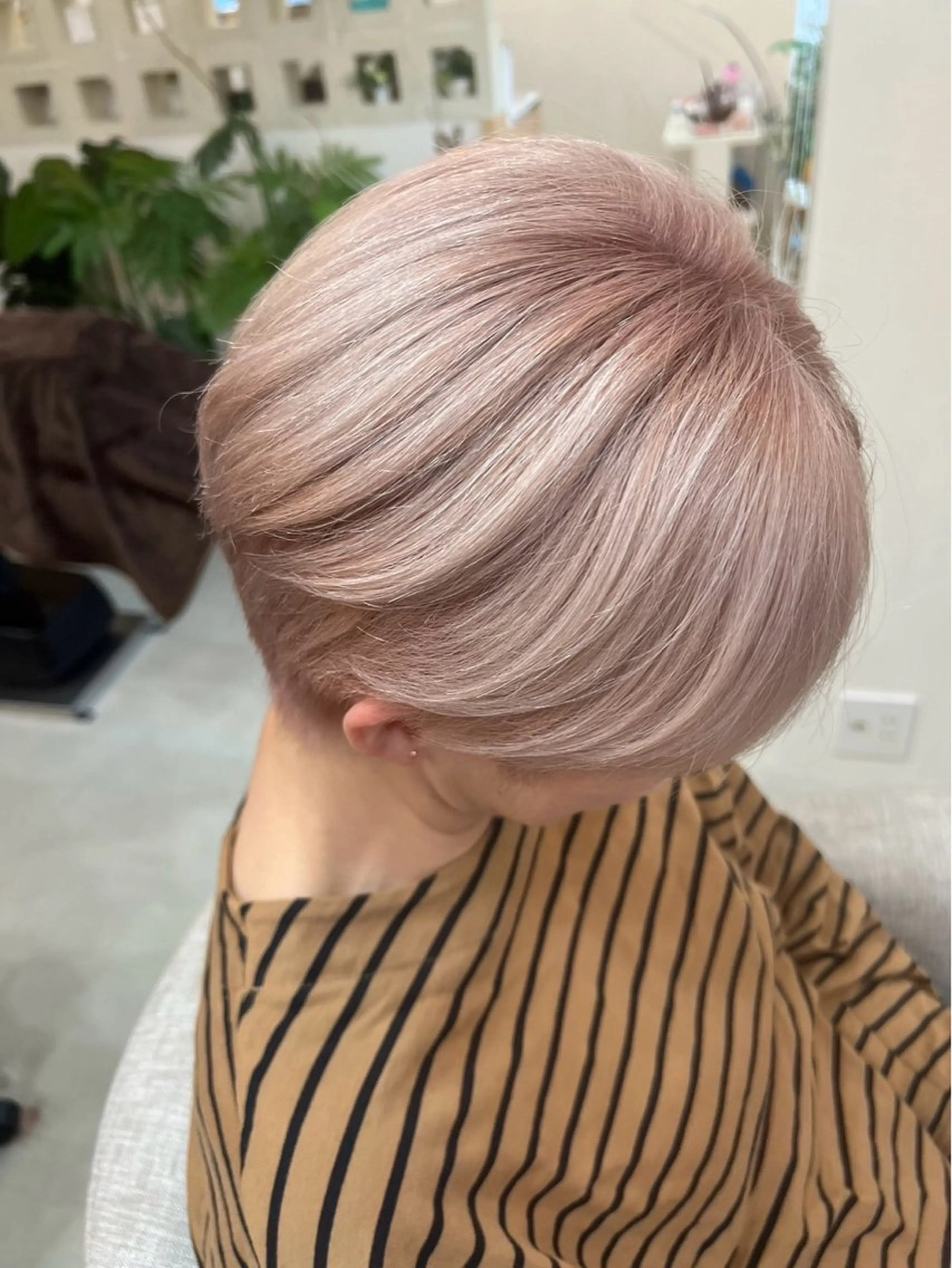 ショート ヘアカラー 村松陸斗 メテオストレートのヘアスタイル