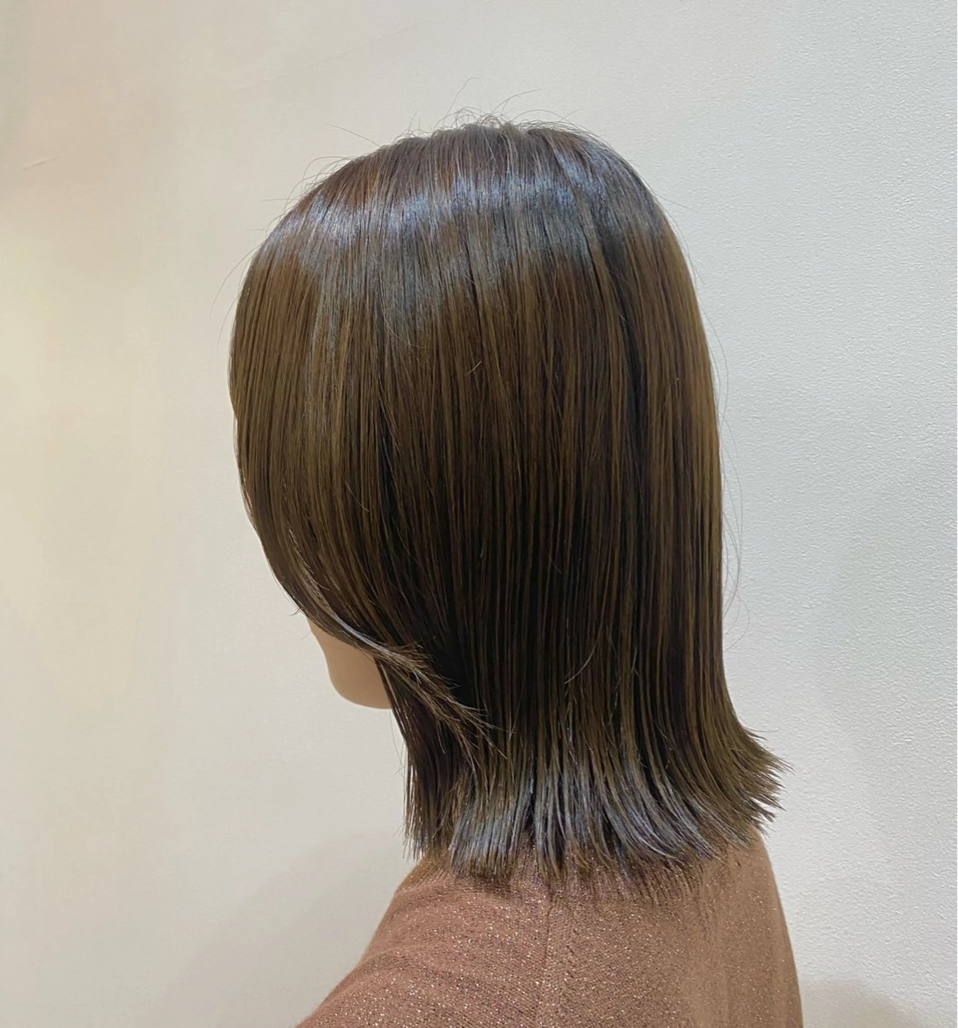 ミディアム ボブ くびれヘア 顔まわりレイヤー レイヤーカット 小顔カット カット ヘアカラー トリートメント ♡オシャ髪♡AI ✂️newi町田のヘアスタイル