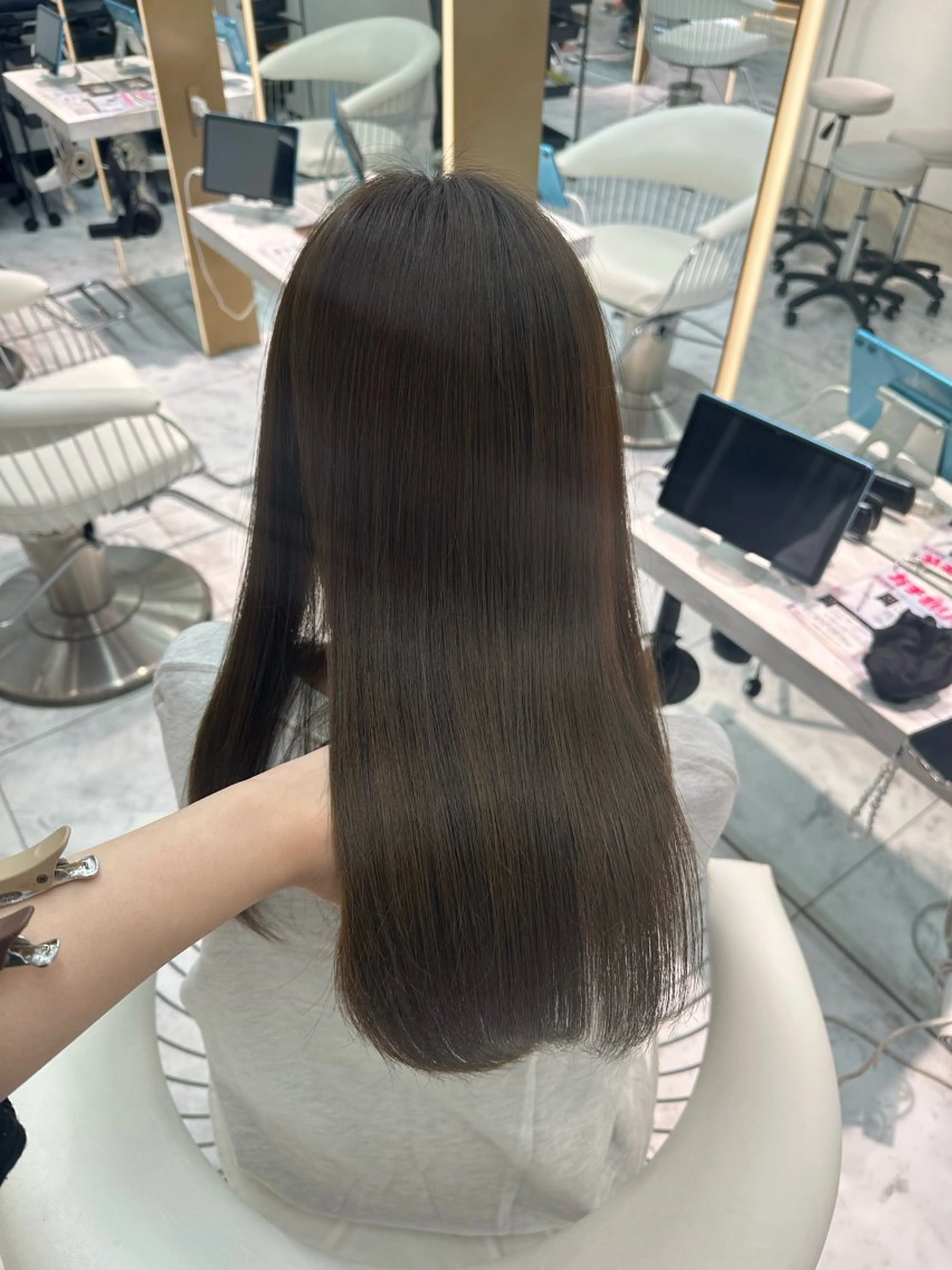 ロング カット ヘアカラー トリートメント Lond  Emi 艶髪モテヘアのヘアスタイル