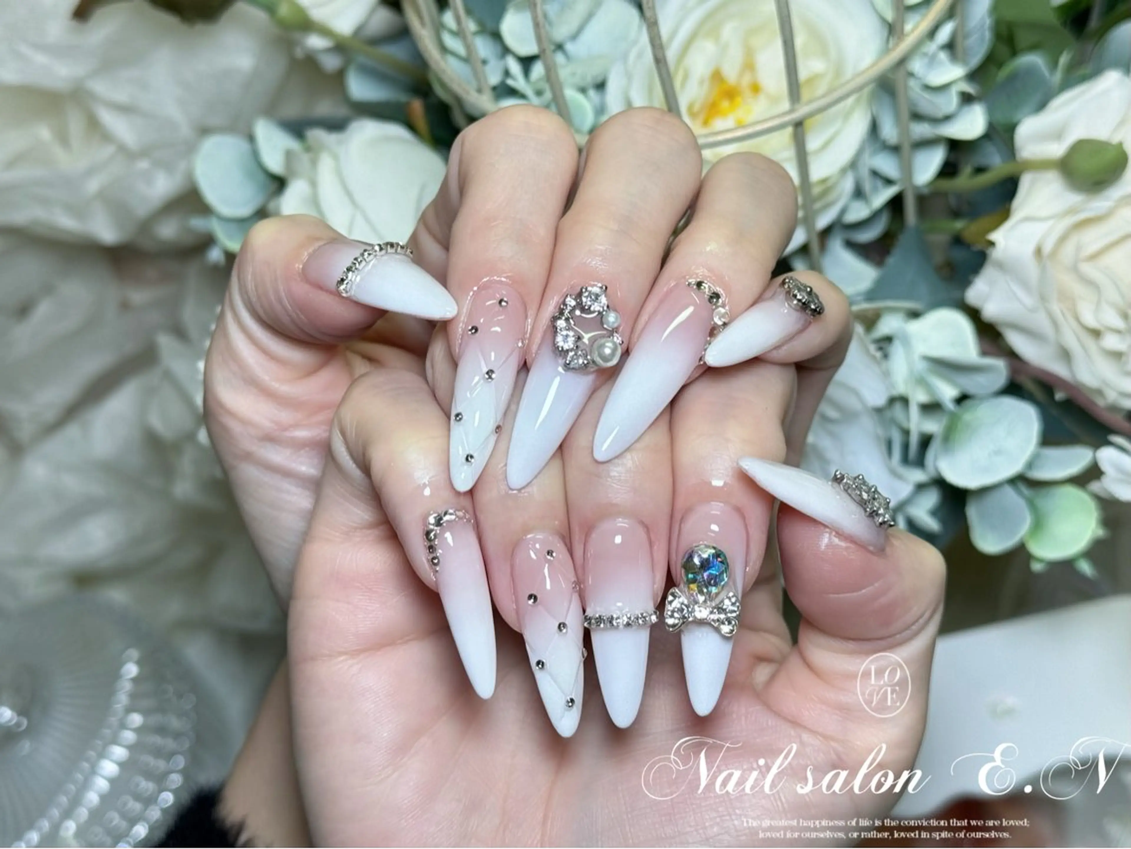 ネイル アートネイル オーロラネイル ガーリー キラキラネイル 韓国ネイル ハンドネイル E.N🦋 長さ出し/持ち込みのネイルデザイン