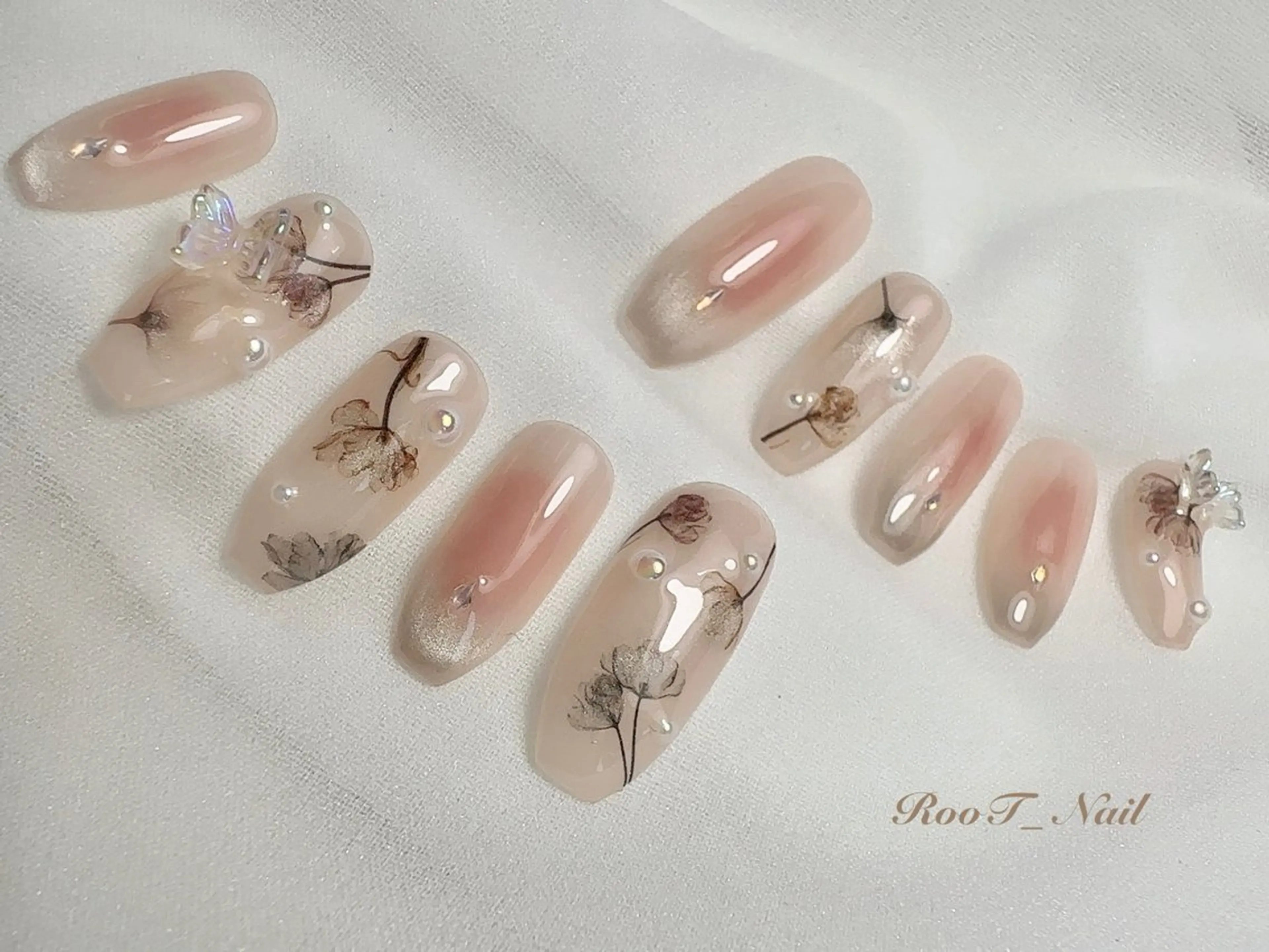 ネイル チークネイル マグネットネイル ハンドネイル RooT Nailのネイルデザイン