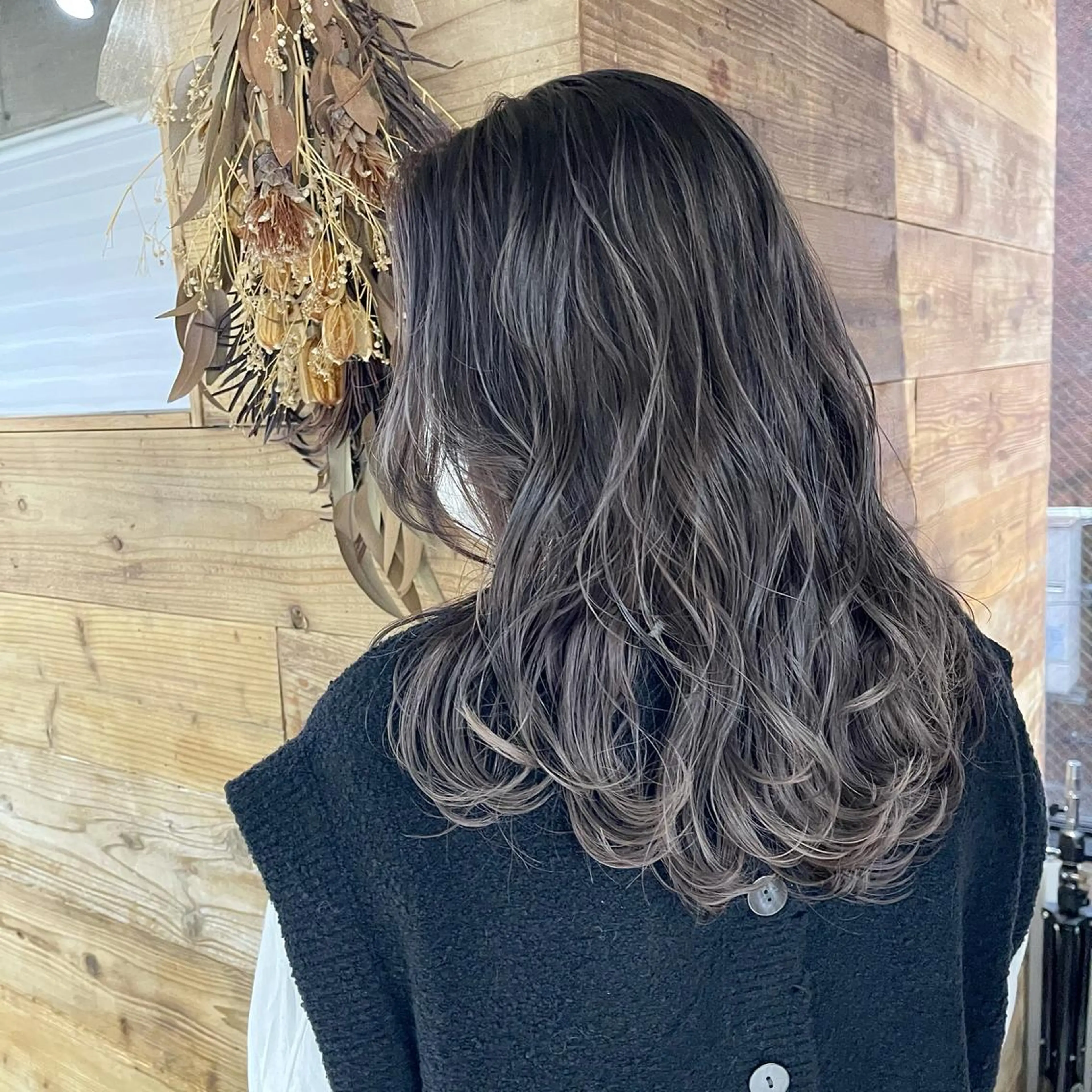 ミディアム カラー ブリーチ ケアブリーチ ヘアカラー トリートメント FOLK所属・白髪ぼかしハイライト バレイヤージュヤマトのヘアスタイル