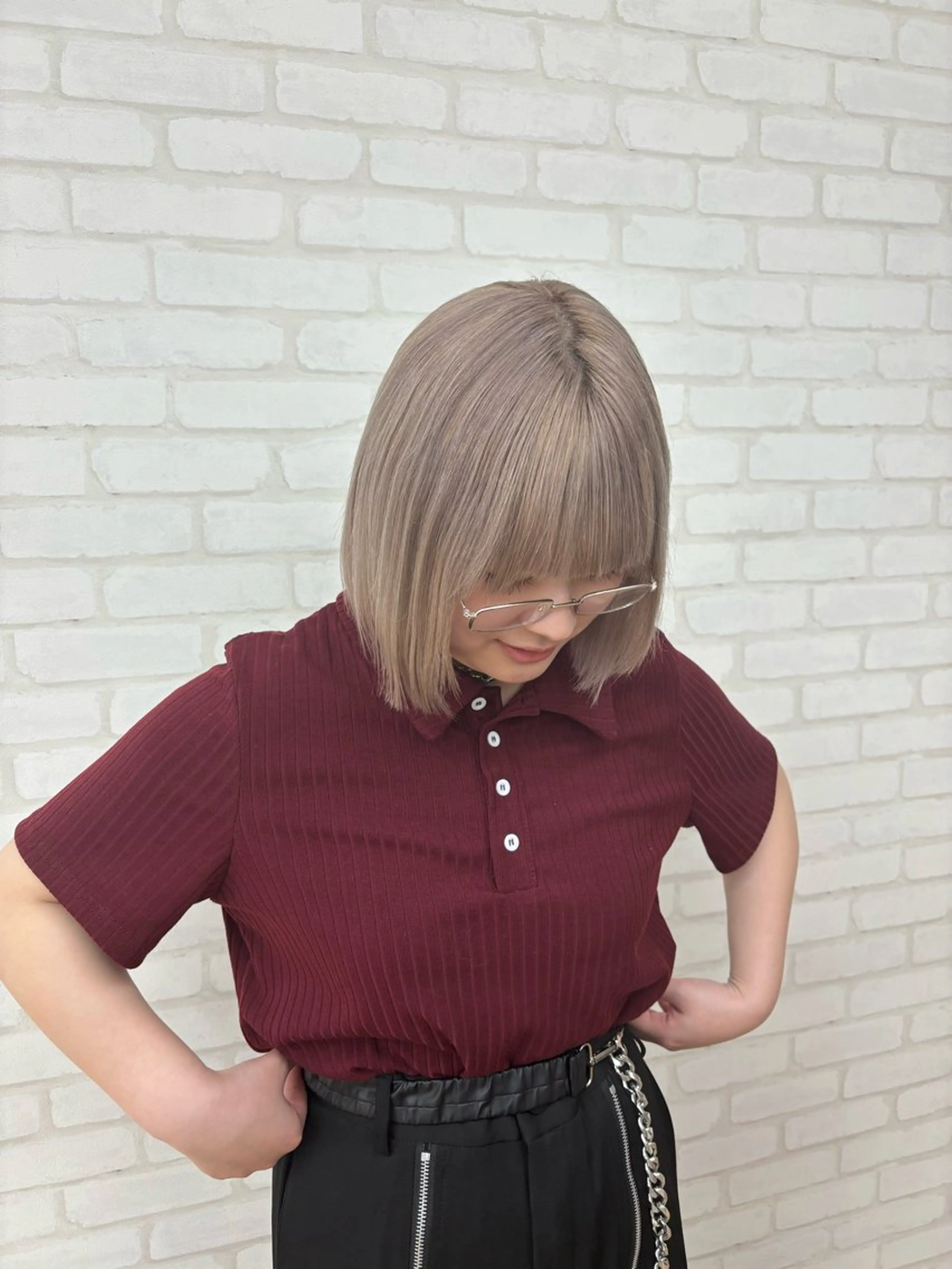 ショート カラー ブリーチ ピンクカラー 🧸ミルクティー／ 顔周りレイヤー/ミクのヘアスタイル