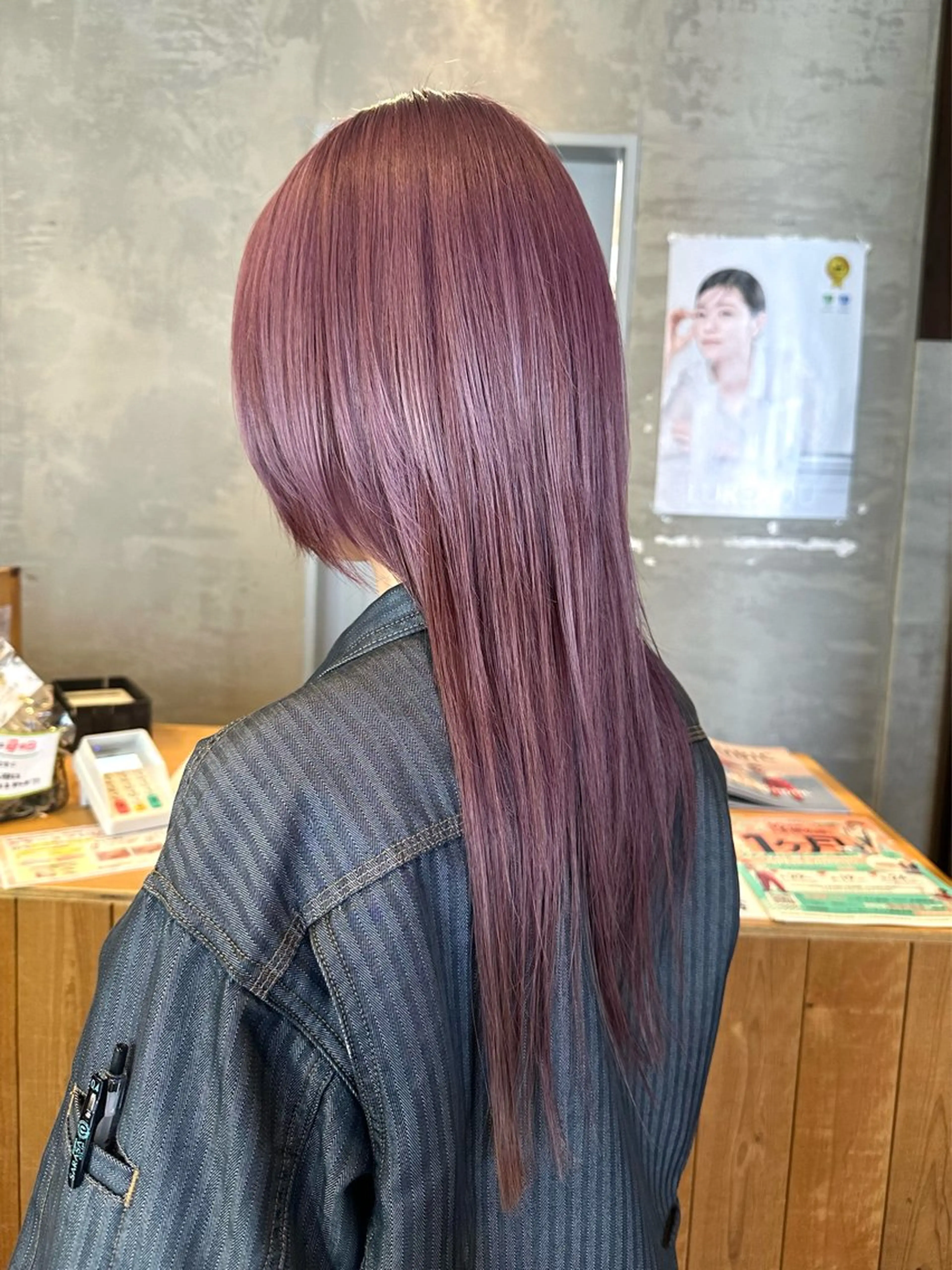 セミロング カラー ブリーチ ピンクカラー ウルフカット カット ヘアカラー BRANCHÉ小牧/ 西尾 美月のヘアスタイル