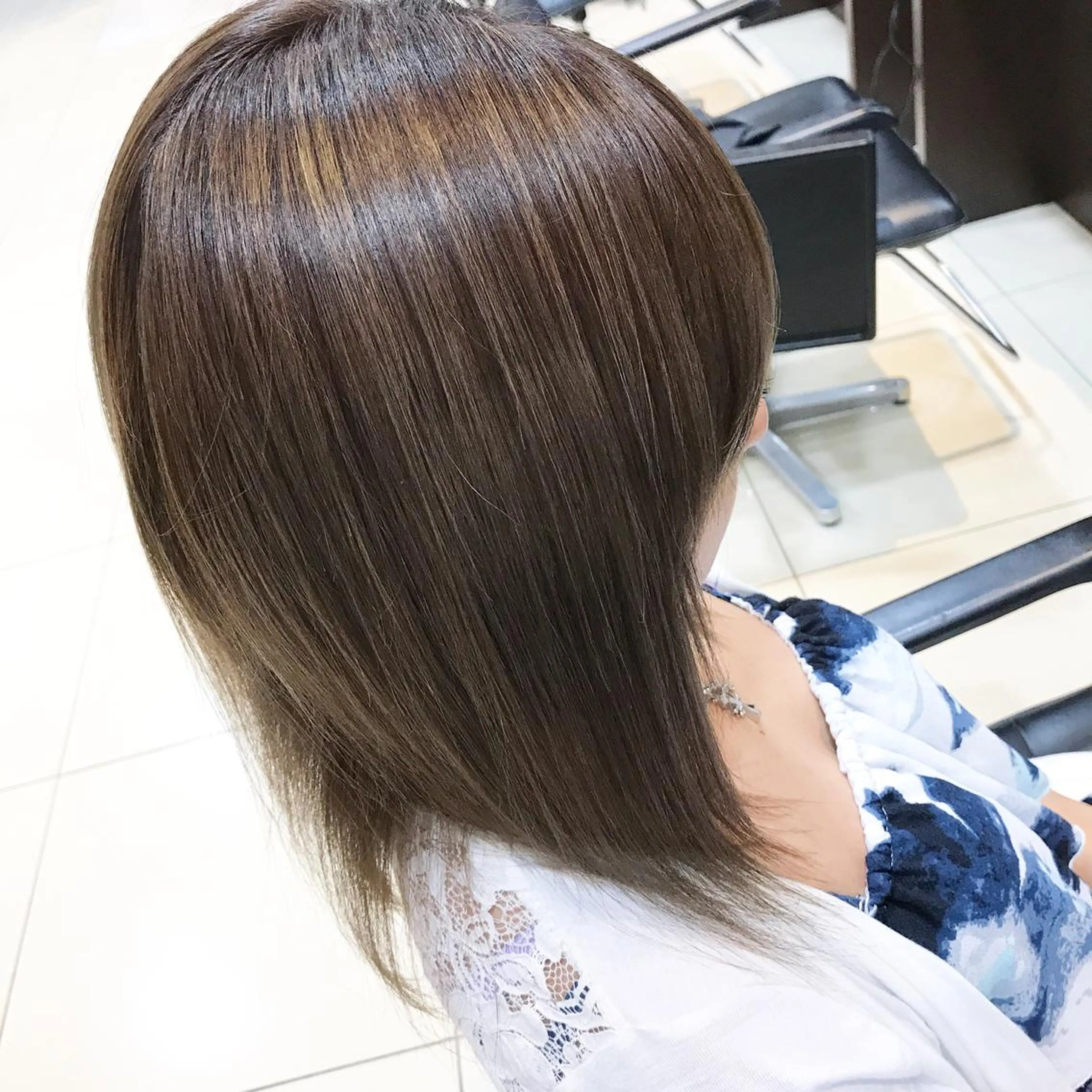 カラー アッシュ ハイライトカラー ミルクティーアッシュ 大久保 隆蔵のヘアスタイル