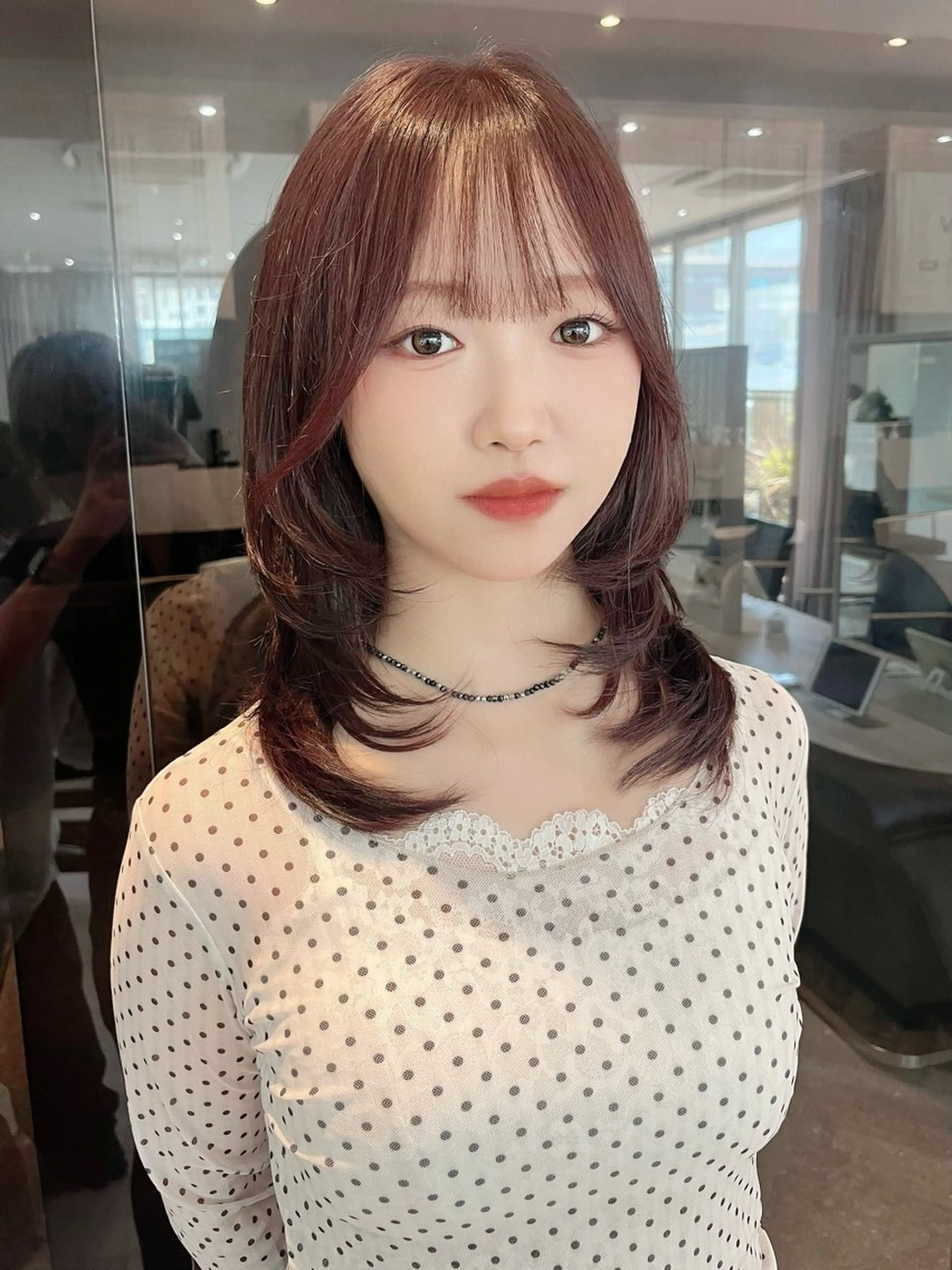 ミディアム カラー ミディアムレイヤー くびれヘア 顔周りカット 韓国風ヘア レイヤーカット カット ヘアカラー トリートメント 韓国レイヤー／顔周り ／ブリーチことこのヘアスタイル