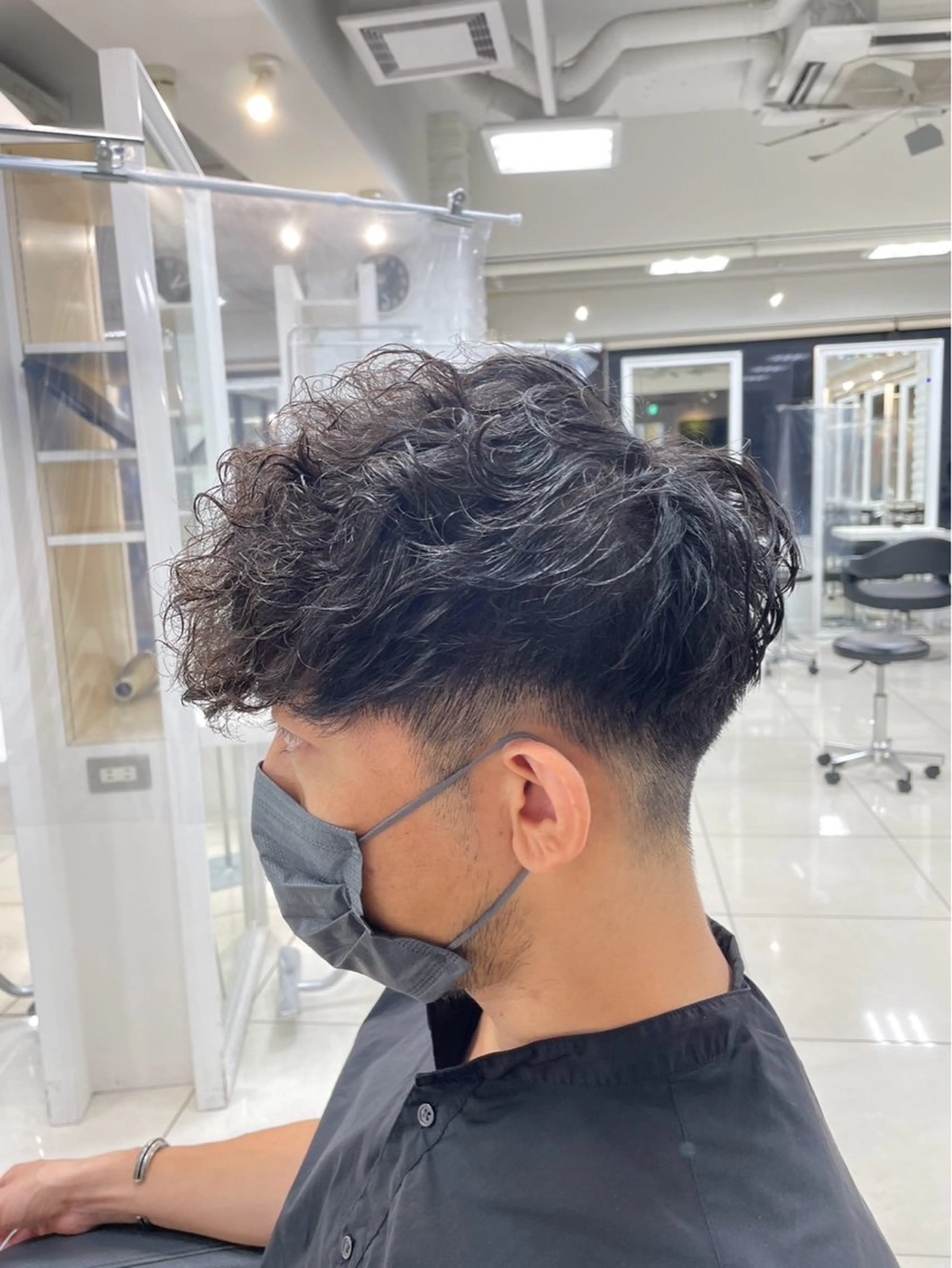 ショート 【シャドウパーマ センターパート】義心のヘアスタイル