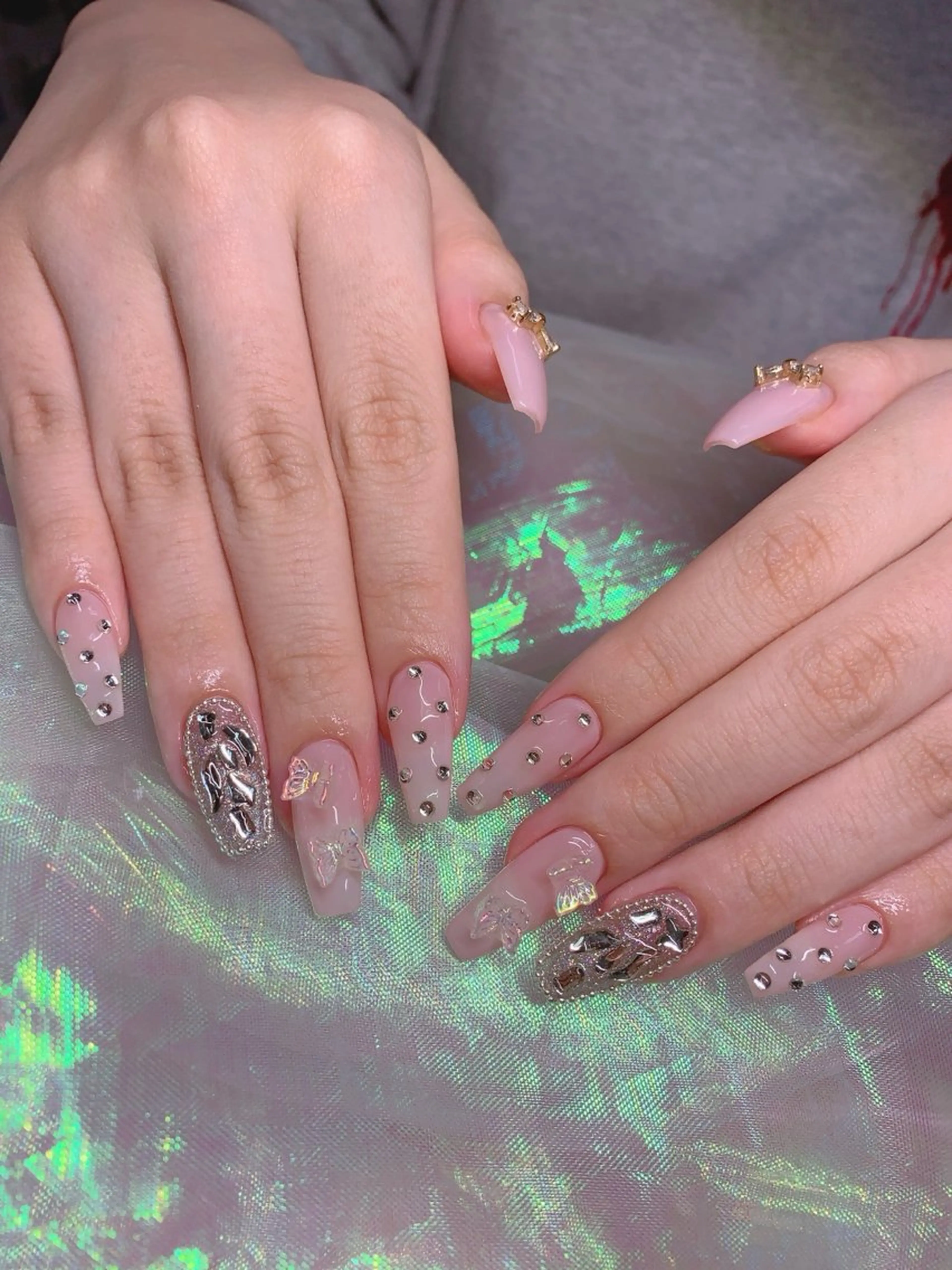 ネイル オーロラネイル 長さ出し フットネイル ジェルネイル キラキラネイル ハンドネイル インフィニティ ネイルサロンのネイルデザイン