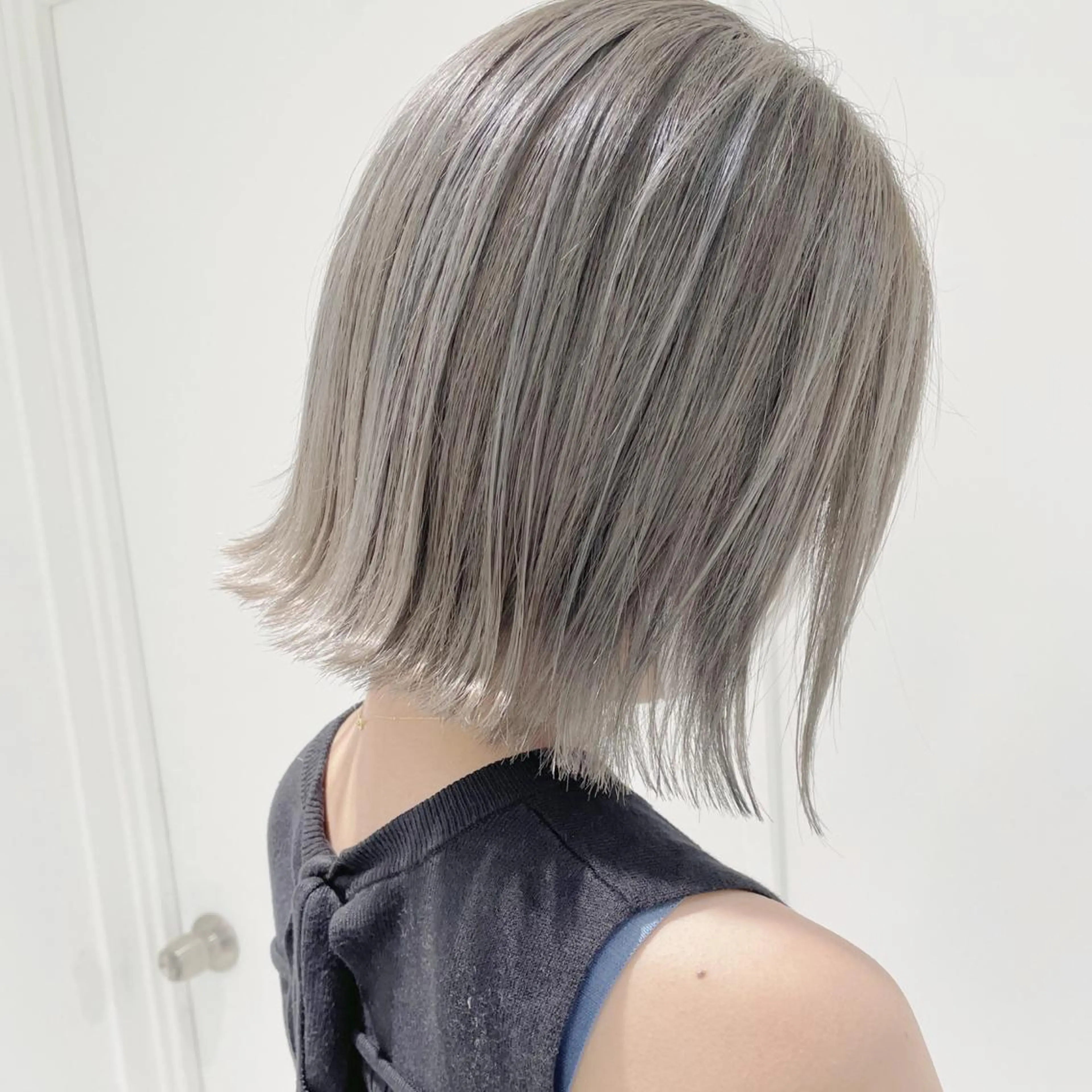 ショート カラー アディクシーカラー バレイヤージュ ベージュカラー ブリーチ ケアブリーチ ito. ブリーチ/髪質改善のヘアスタイル