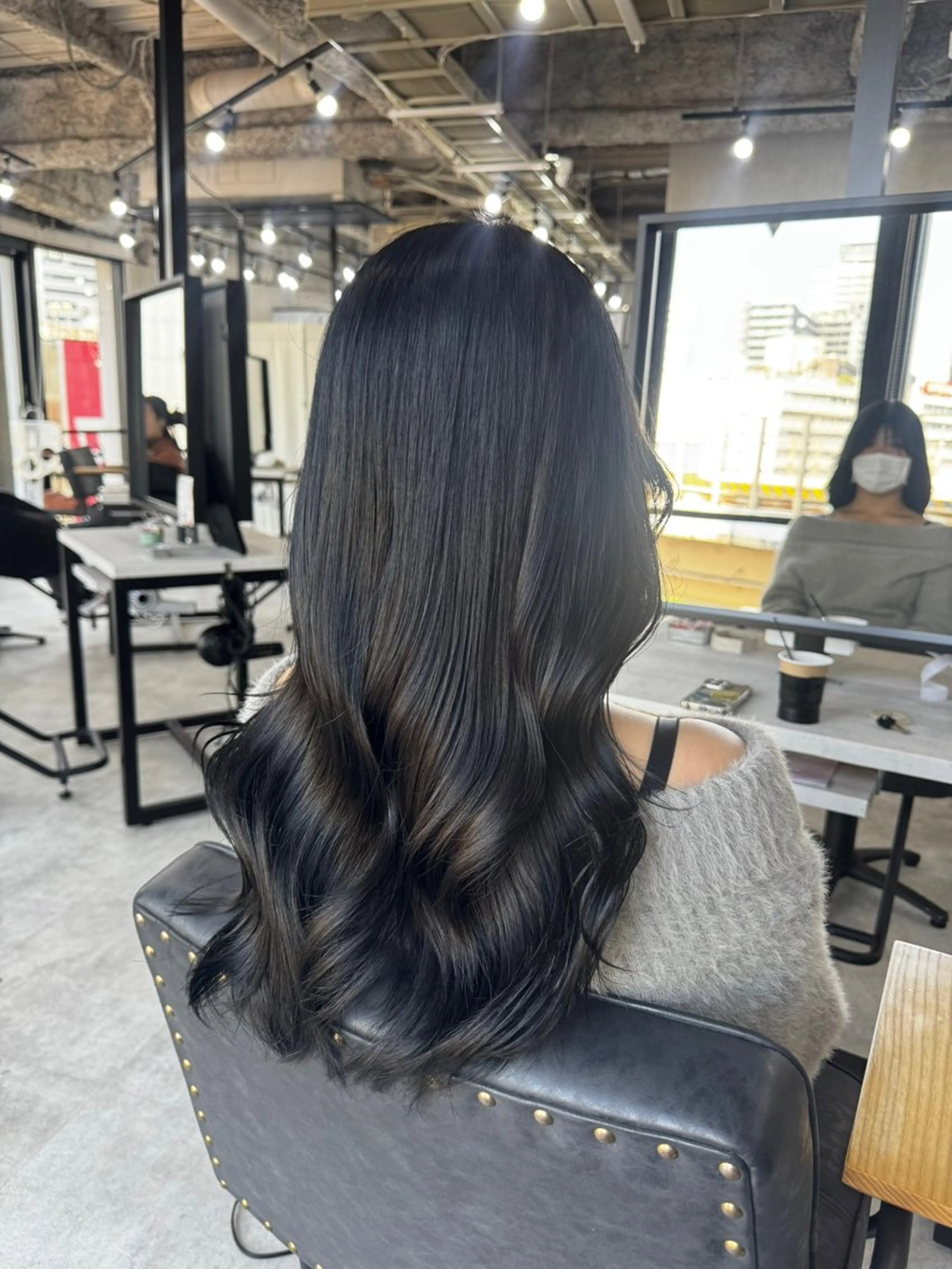 ロング カラー アッシュ アッシュブラウン ベージュカラー 黒髪 ブリーチ カット ヘアカラー トリートメント 赤み無し柔らかカラー 【梅田】madokaのヘアスタイル
