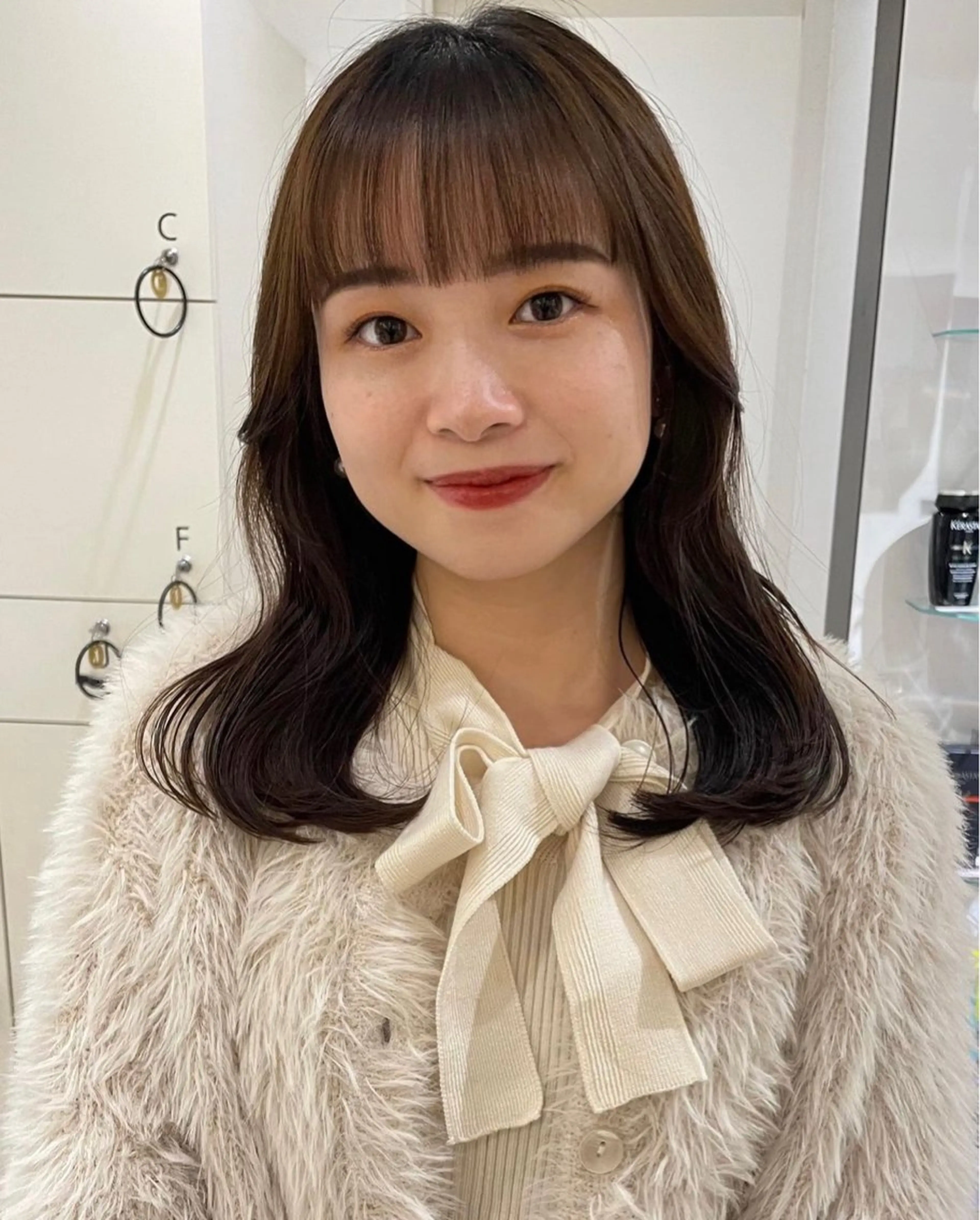 ミディアム くびれヘア レイヤーカット/透明 感カラー/saraのヘアスタイル