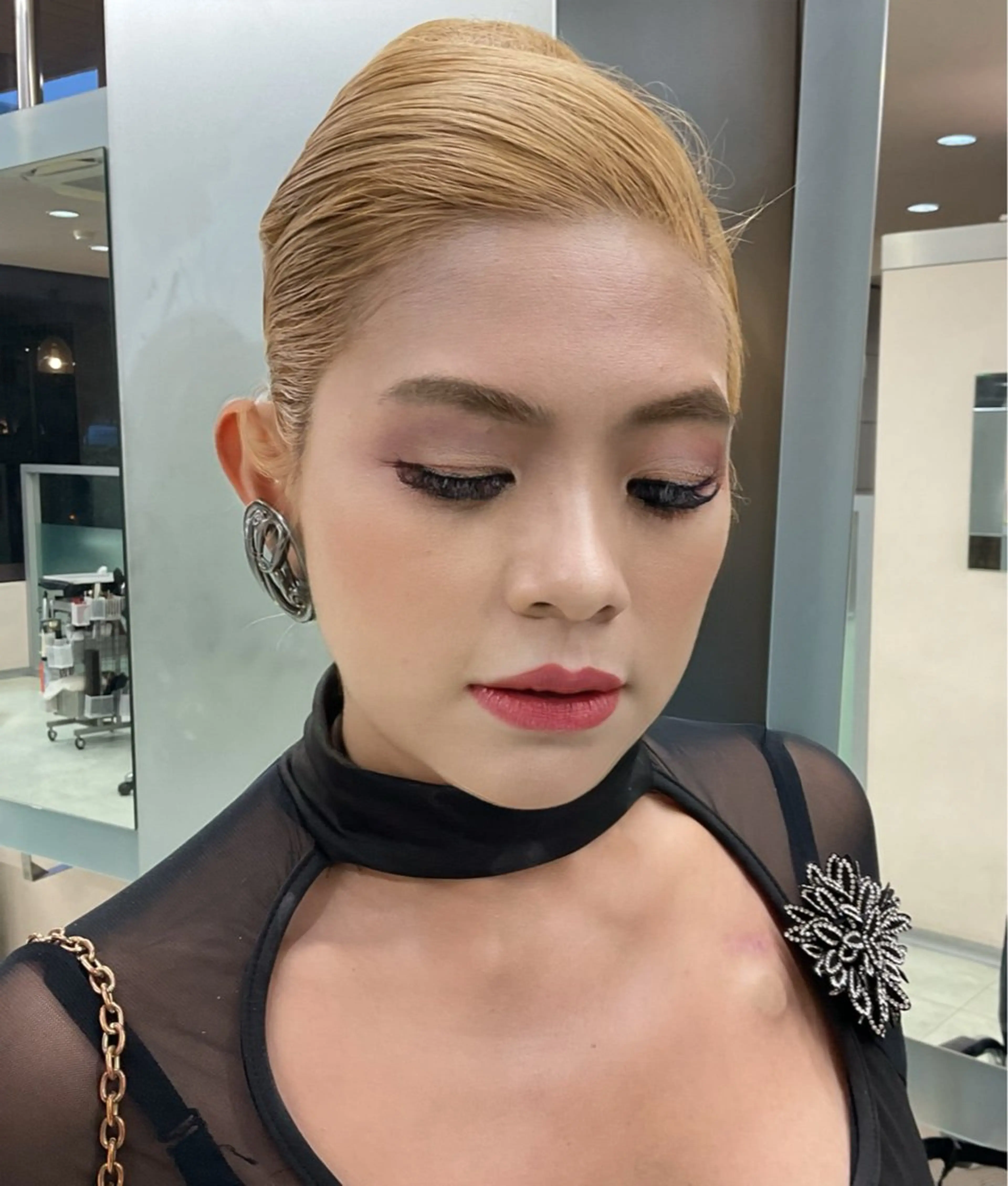 ミディアム ヘアアレンジ au美容室所属・au栄矢場町 水素髪質改善Tのヘアスタイル