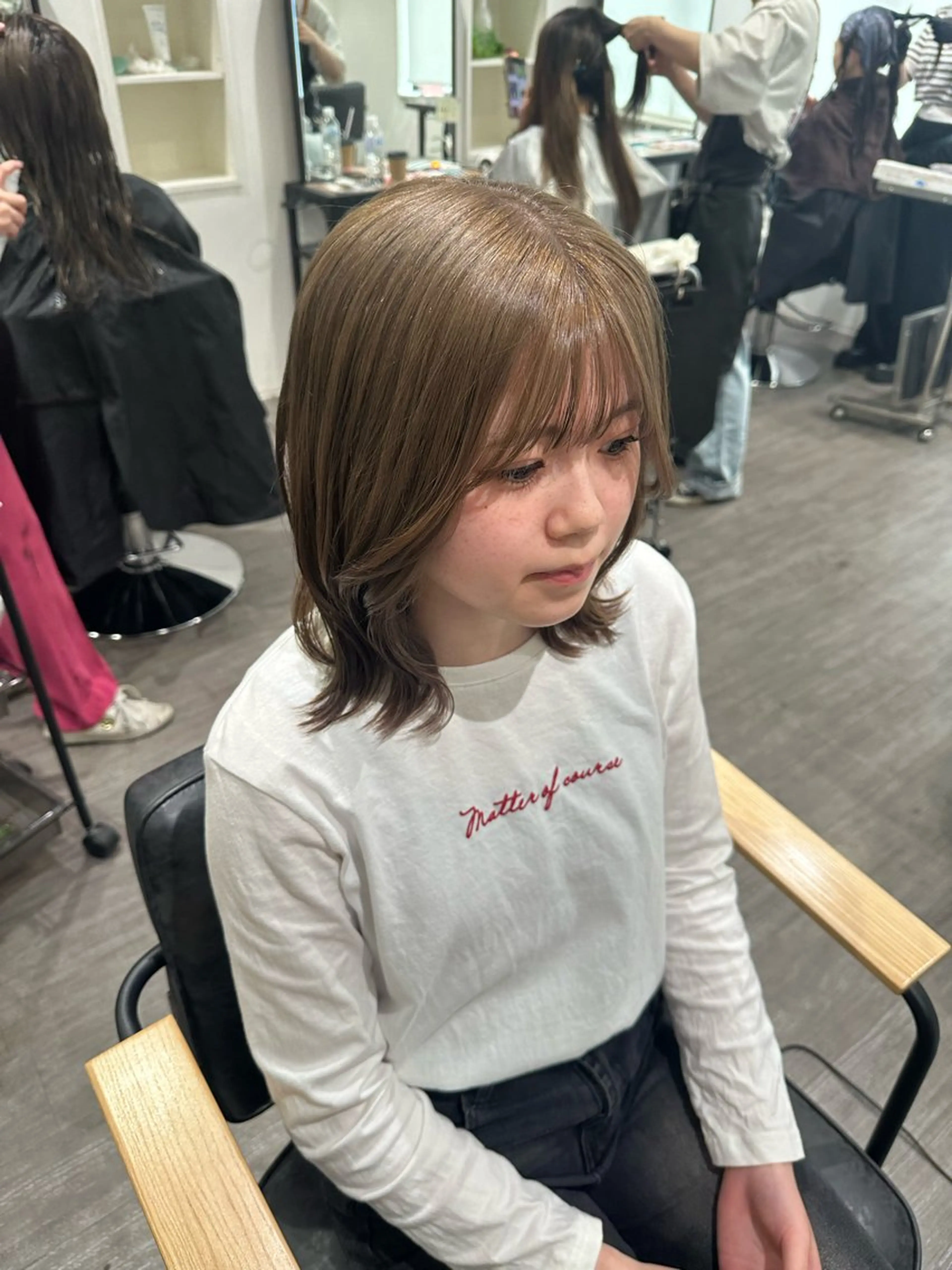 ミディアム カラー グレージュ ミルクティーグレージュ カット ヘアカラー トリートメント 艶髪レイヤー上田 紗也🇰🇷💗のヘアスタイル