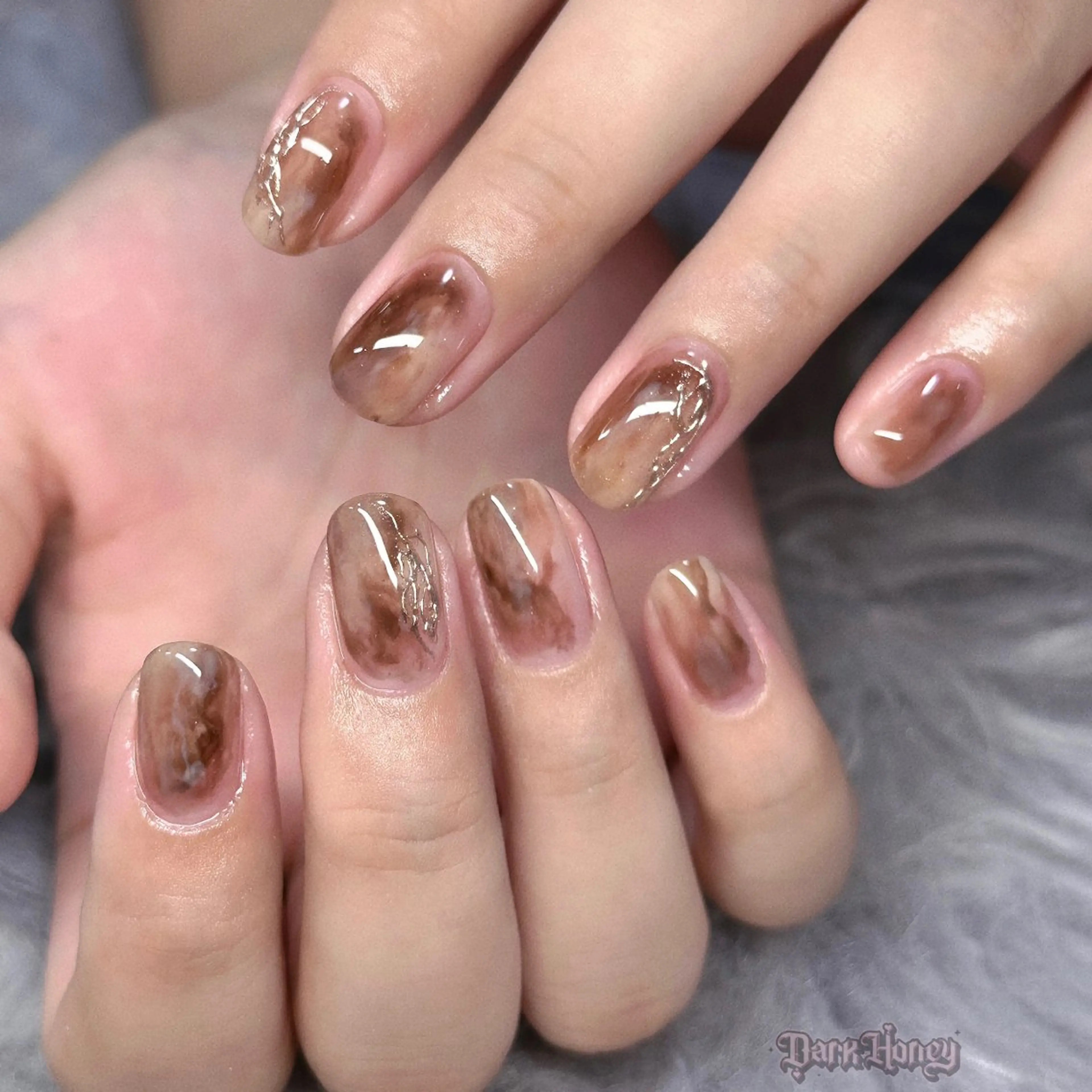 ネイル ハンドネイル Dark honey スカルプ専門原宿店のネイルデザイン