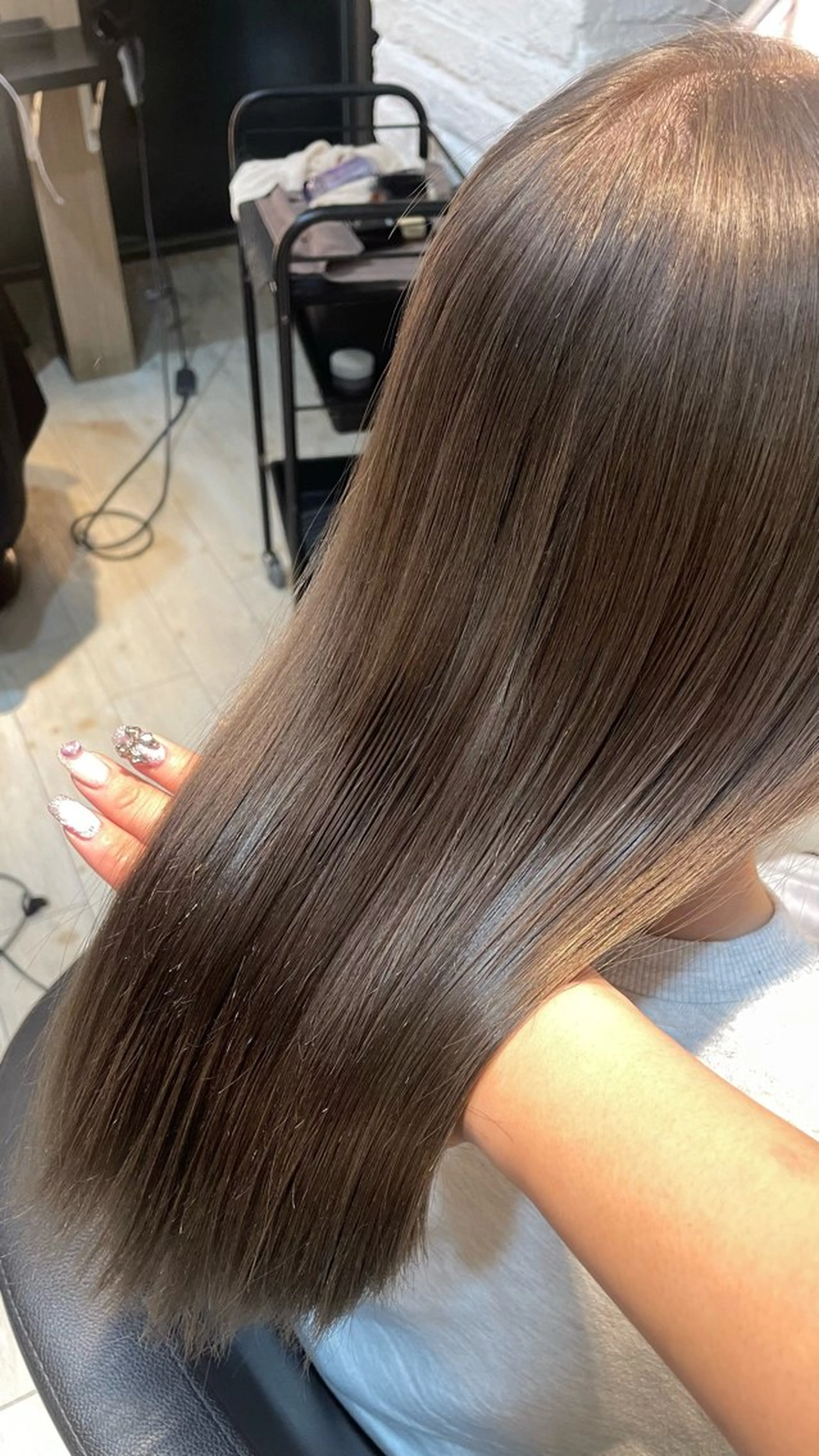 ミディアム カラー ブリーチ グレージュ オリーブグレージュ オリーブグレー ヘアカラー トリートメント ブリーチ/髪質改善/ ハイトーン/暖色のヘアスタイル