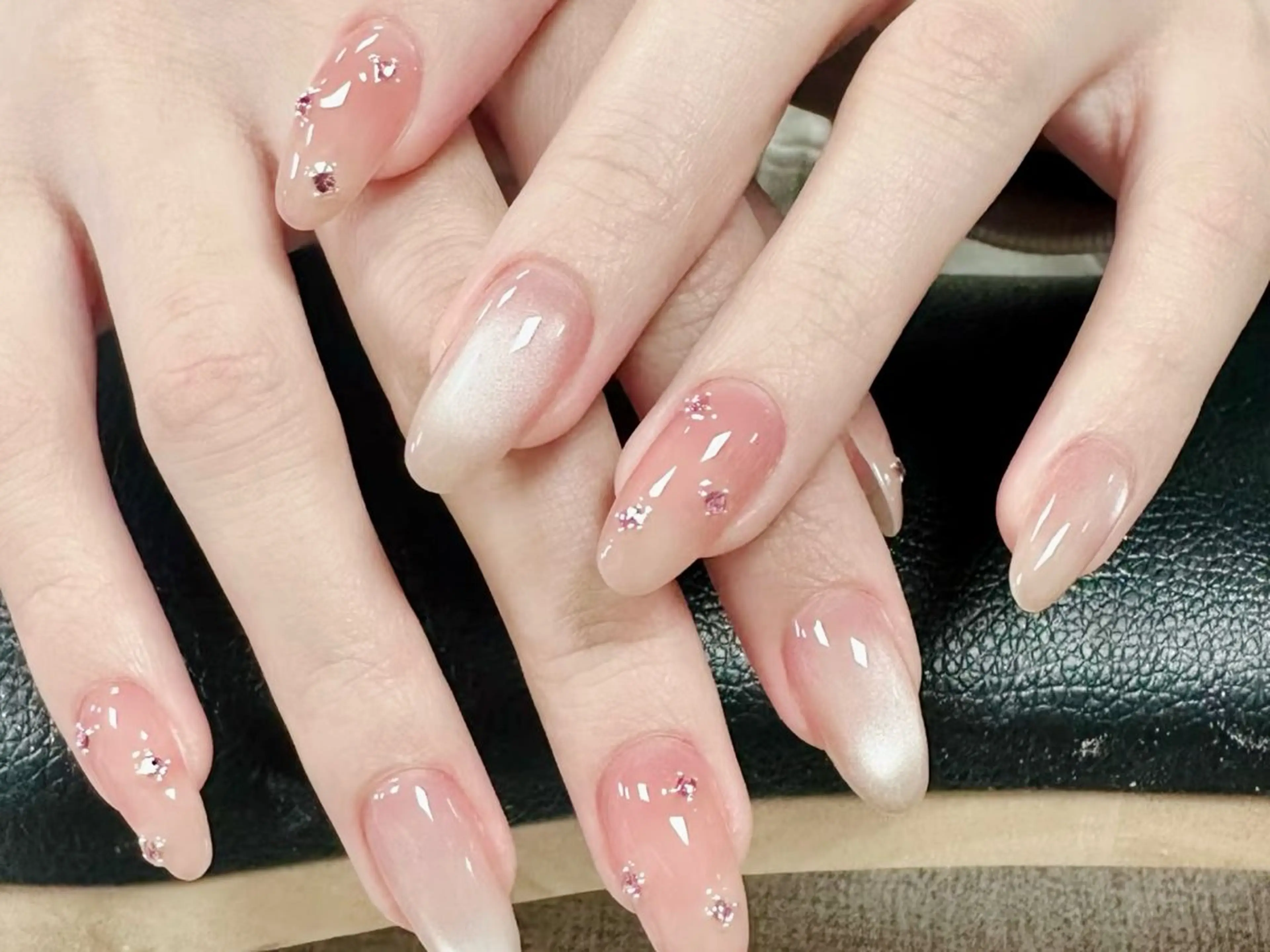 ネイル アートネイル グラデーション オフィスネイル ピンク シンプルネイル ハンドネイル ハンドケア DarkHoney 池袋店のネイルデザイン