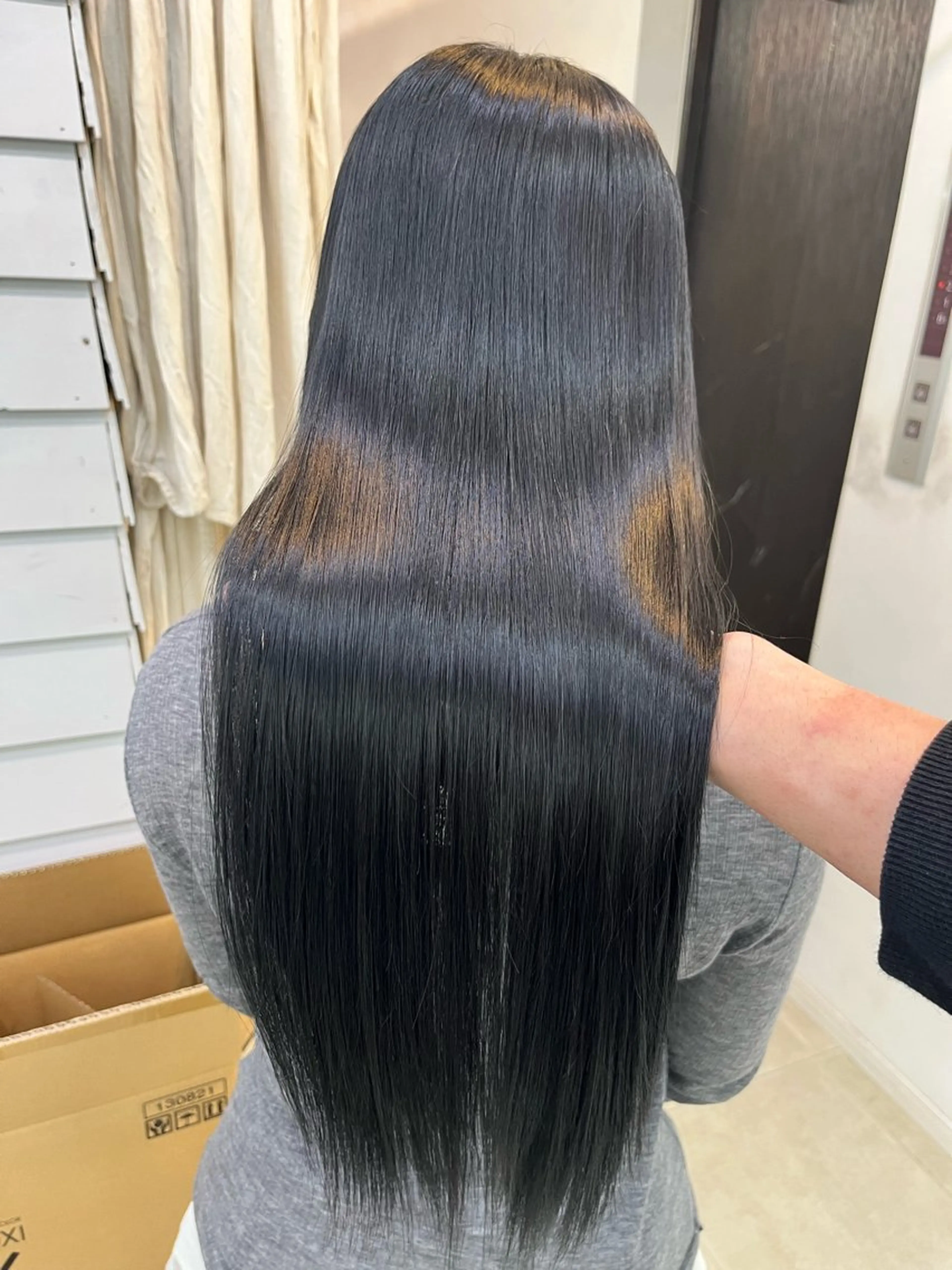 ロング カラー 黒髪 ブリーチ ブルーカラー ブルーブラック ブリーチなしカラー 柔らかいヘアカラー 大成のヘアスタイル