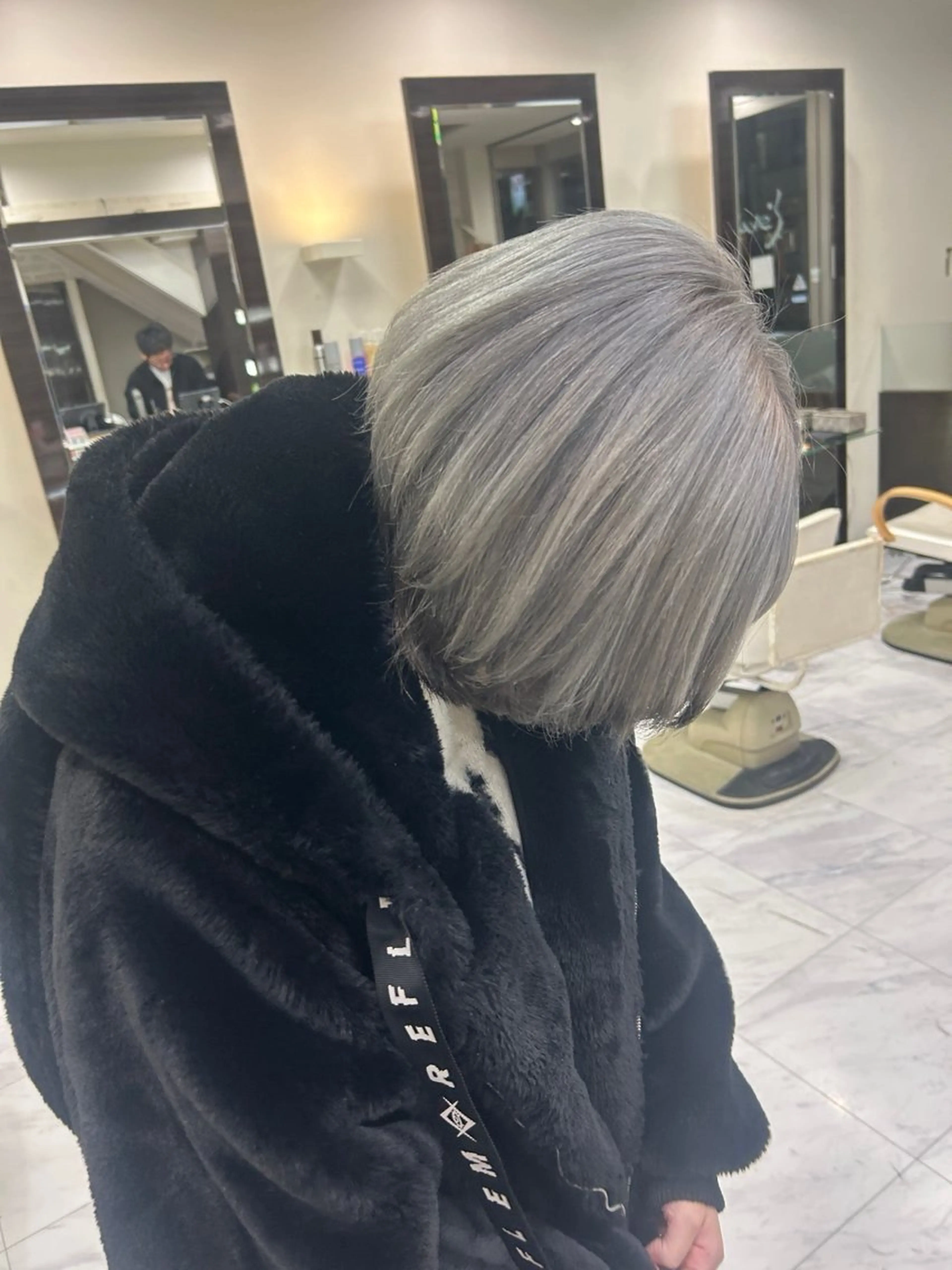 カラー シルバー ヘアカラー 🍊小川実里🍊 /カラーレイヤーのヘアスタイル