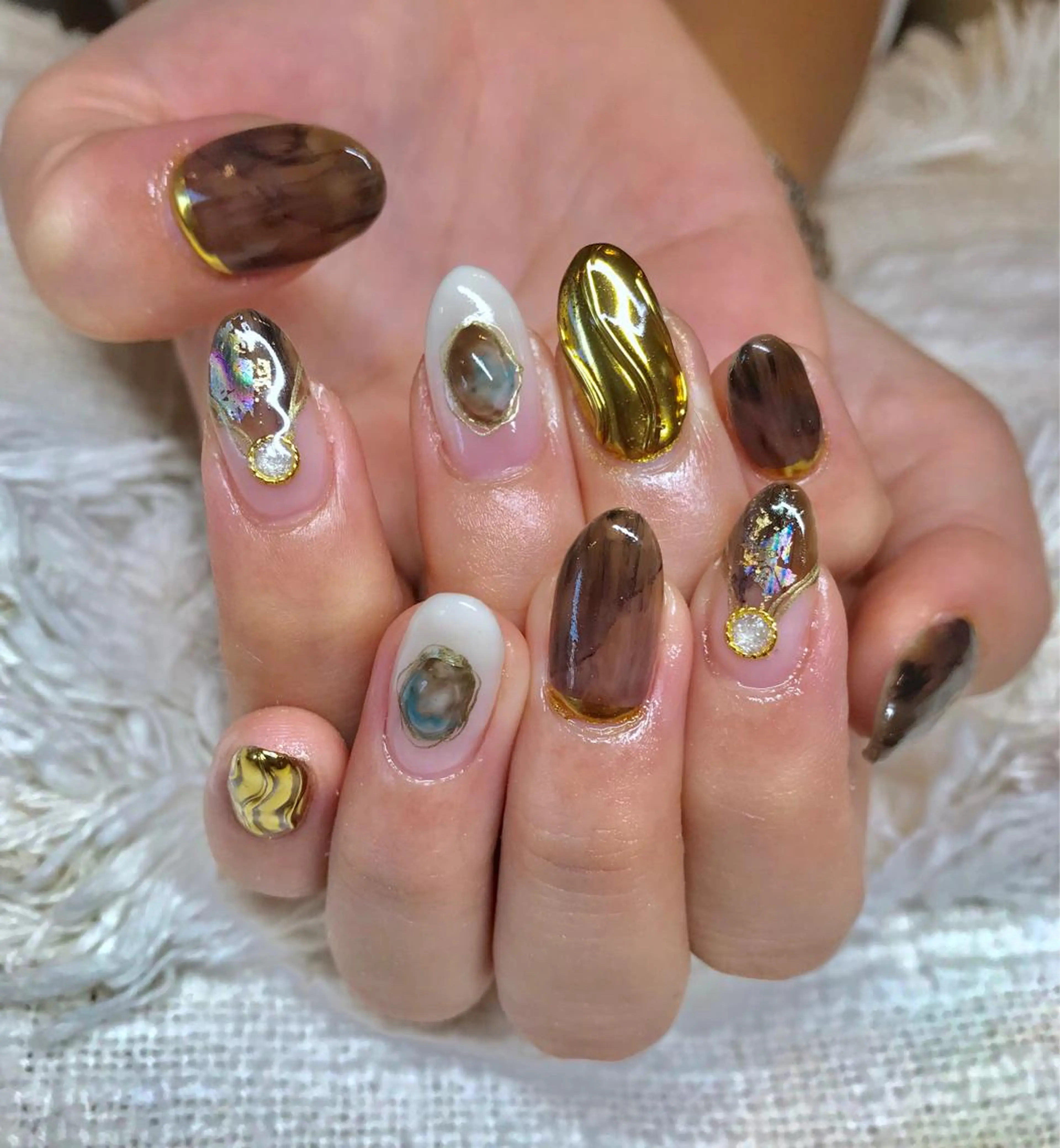 ミディアム ネイル マツエク・マツパ カラーマツエク ブラウン ゴールド ミラーネイル ハンドネイル ハンドケア nail&eye Aoのマツエク・マツパデザイン