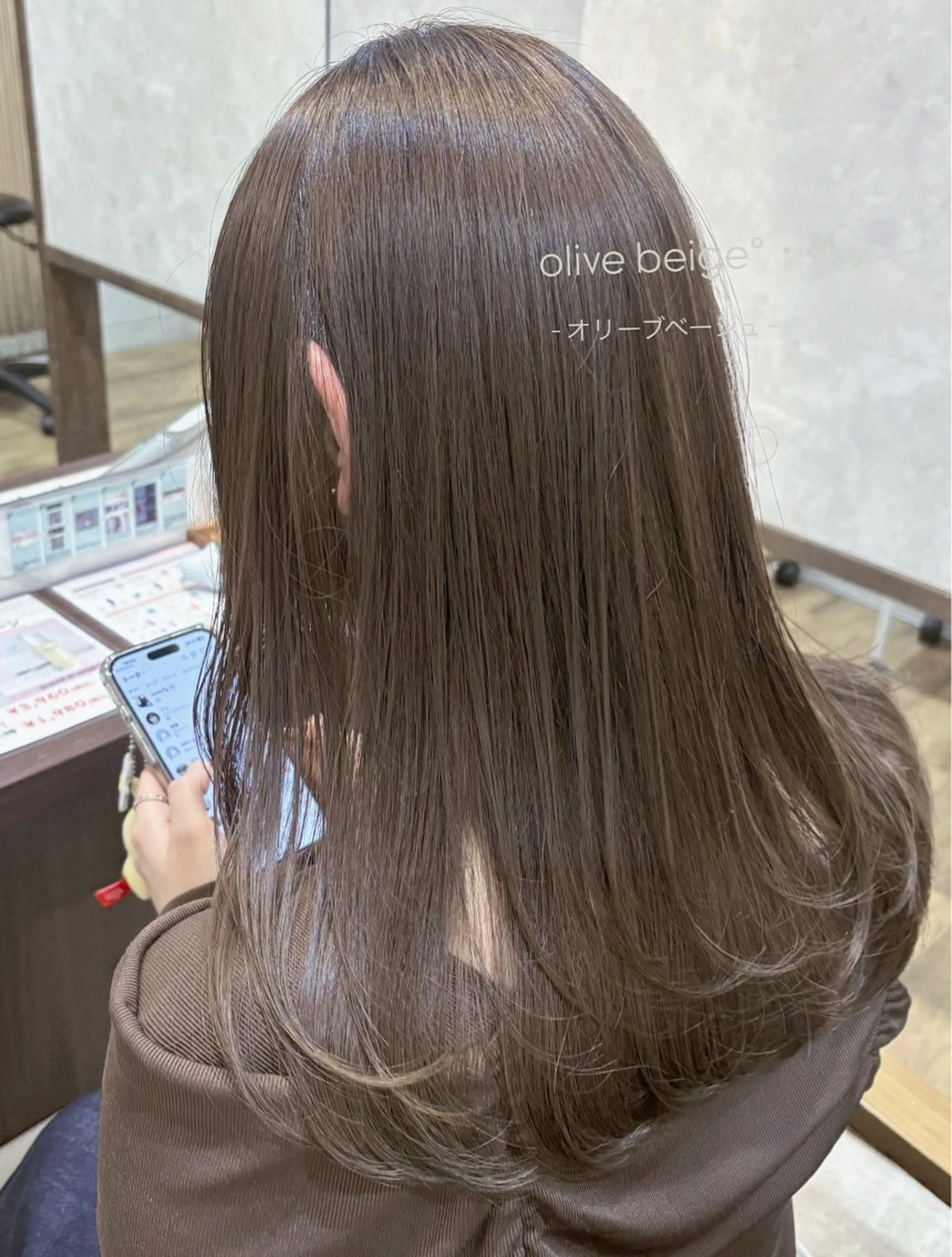 セミロング カラー reborn店長 🤍リルのヘアスタイル