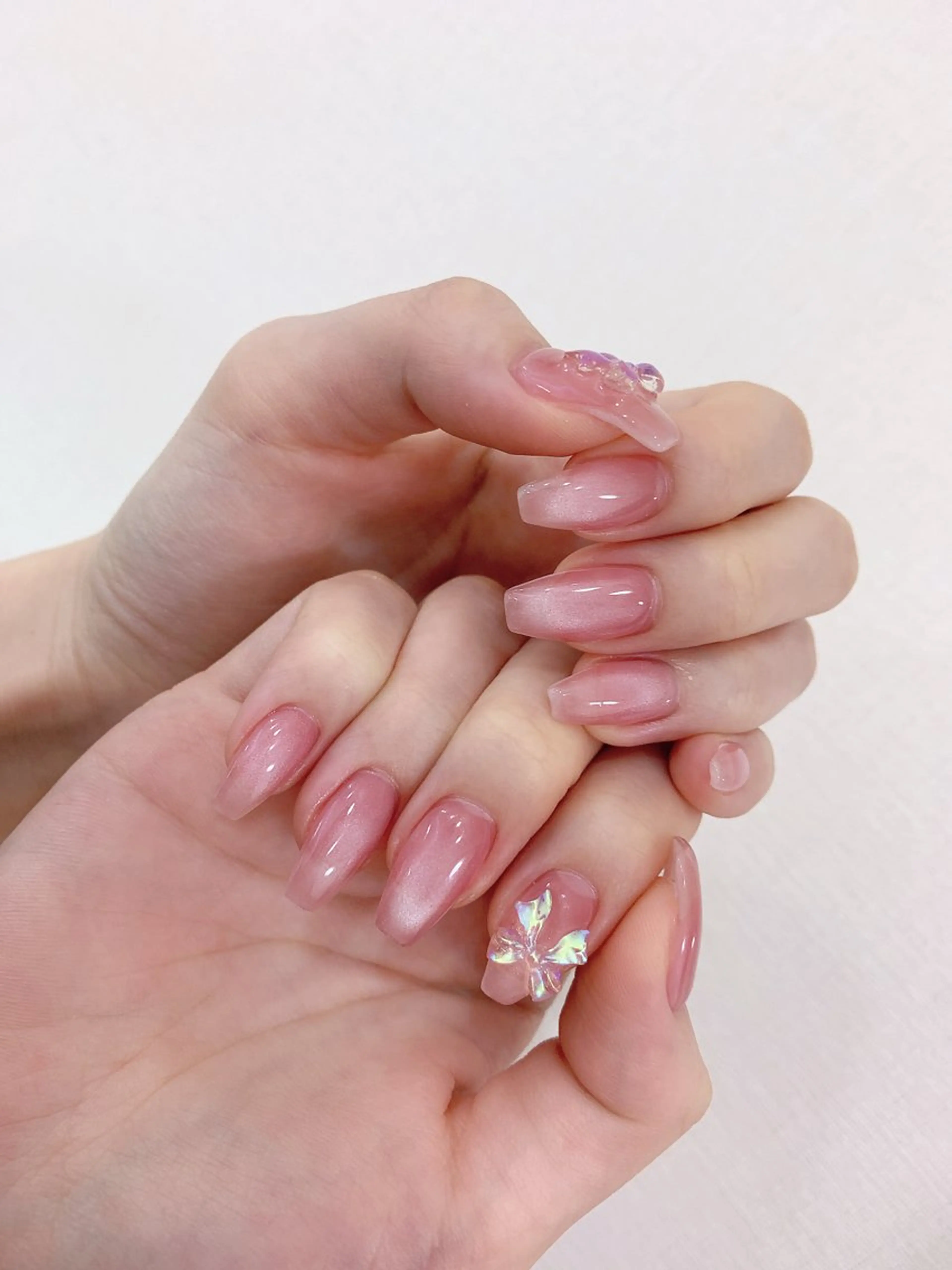 ネイル キラキラネイル シンプルネイル 春ネイル ワンホンネイル ハンドネイル Rainbow Nailのネイルデザイン