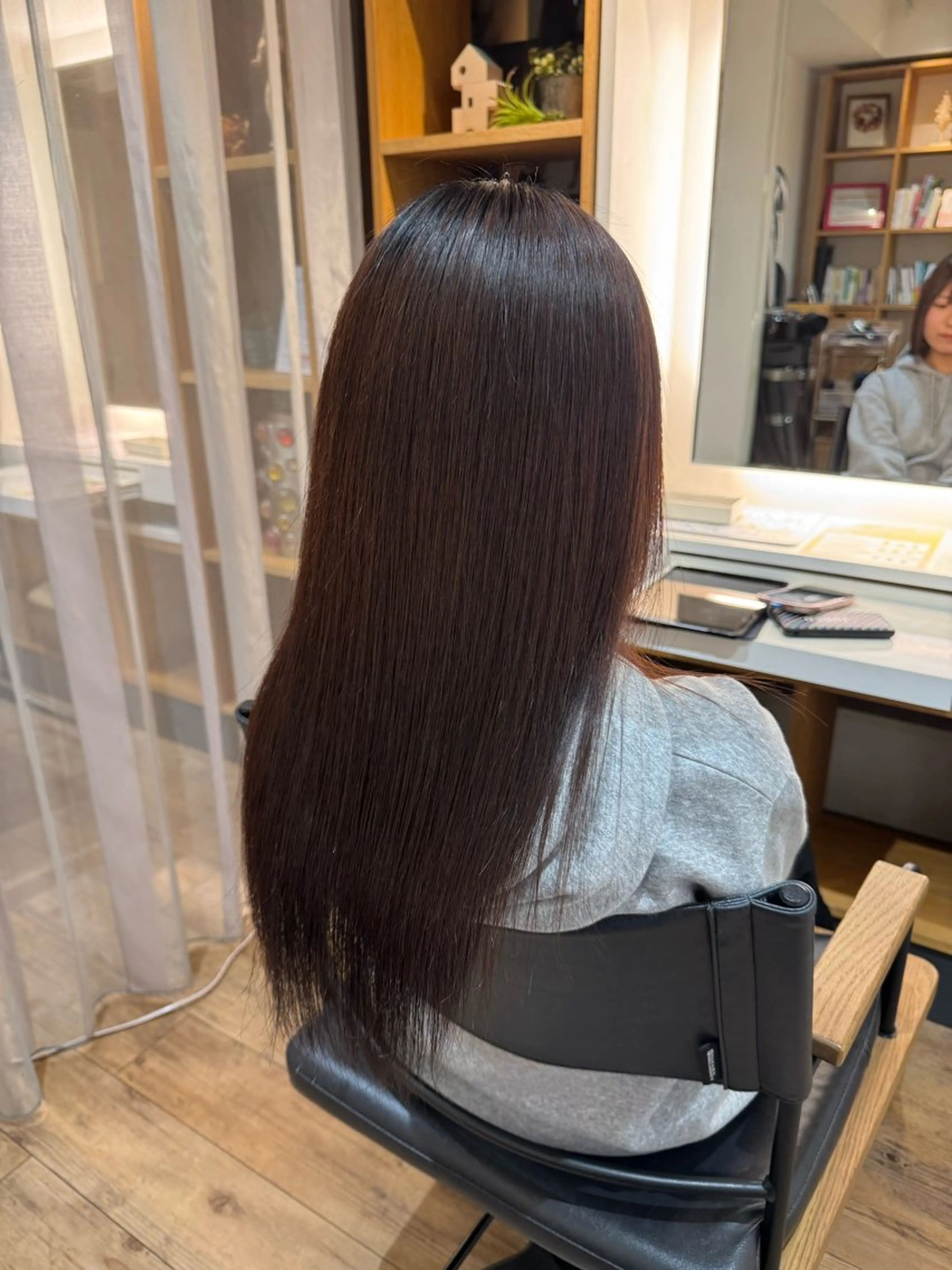 セミロング カット 縮毛矯正 トリートメント afloatkobe所属・美髪/髪質改善 川口凌弥のヘアスタイル