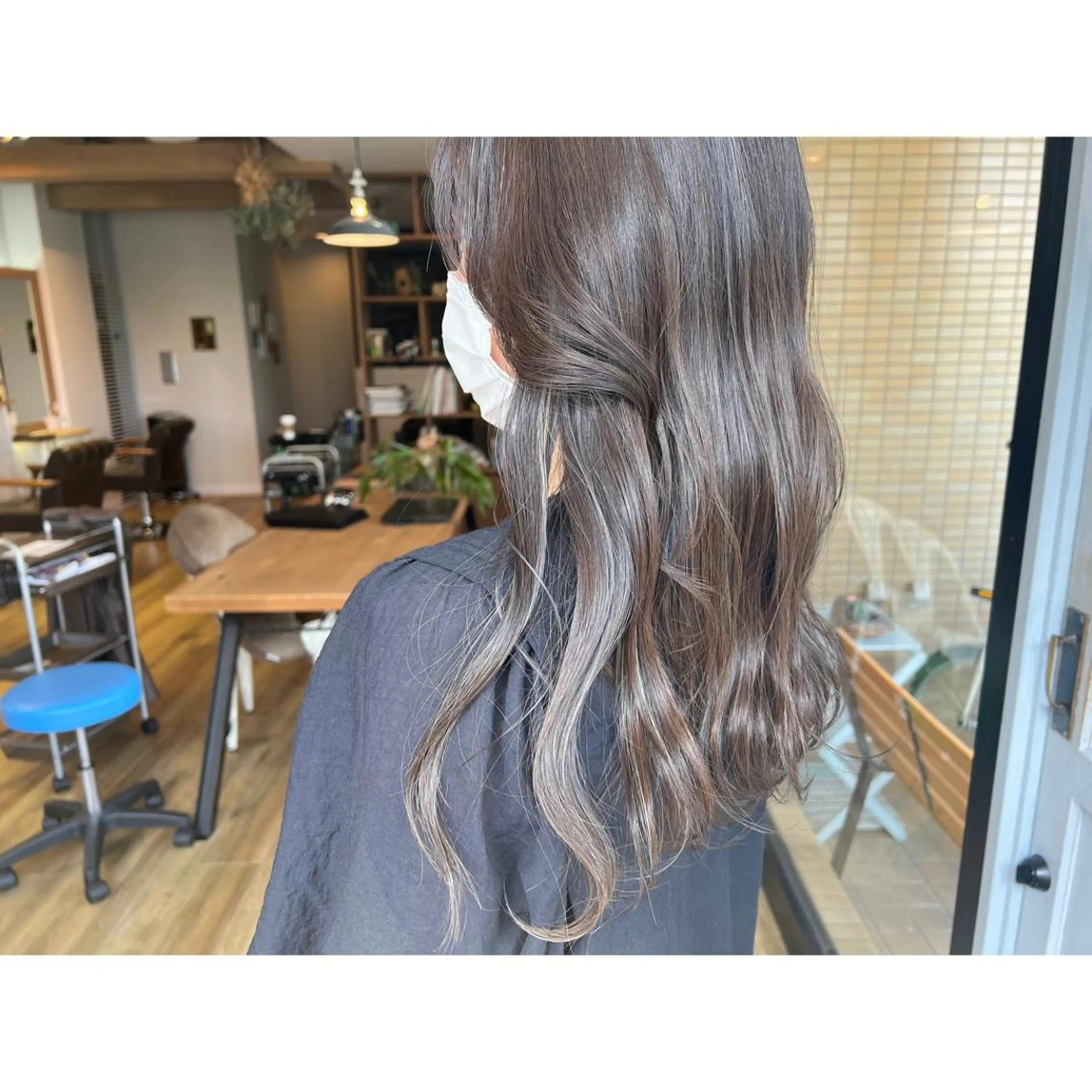 ロング カラー ハイライトカラー ハイライト ヘアカラー トリートメント ツキダテ ユイのヘアスタイル