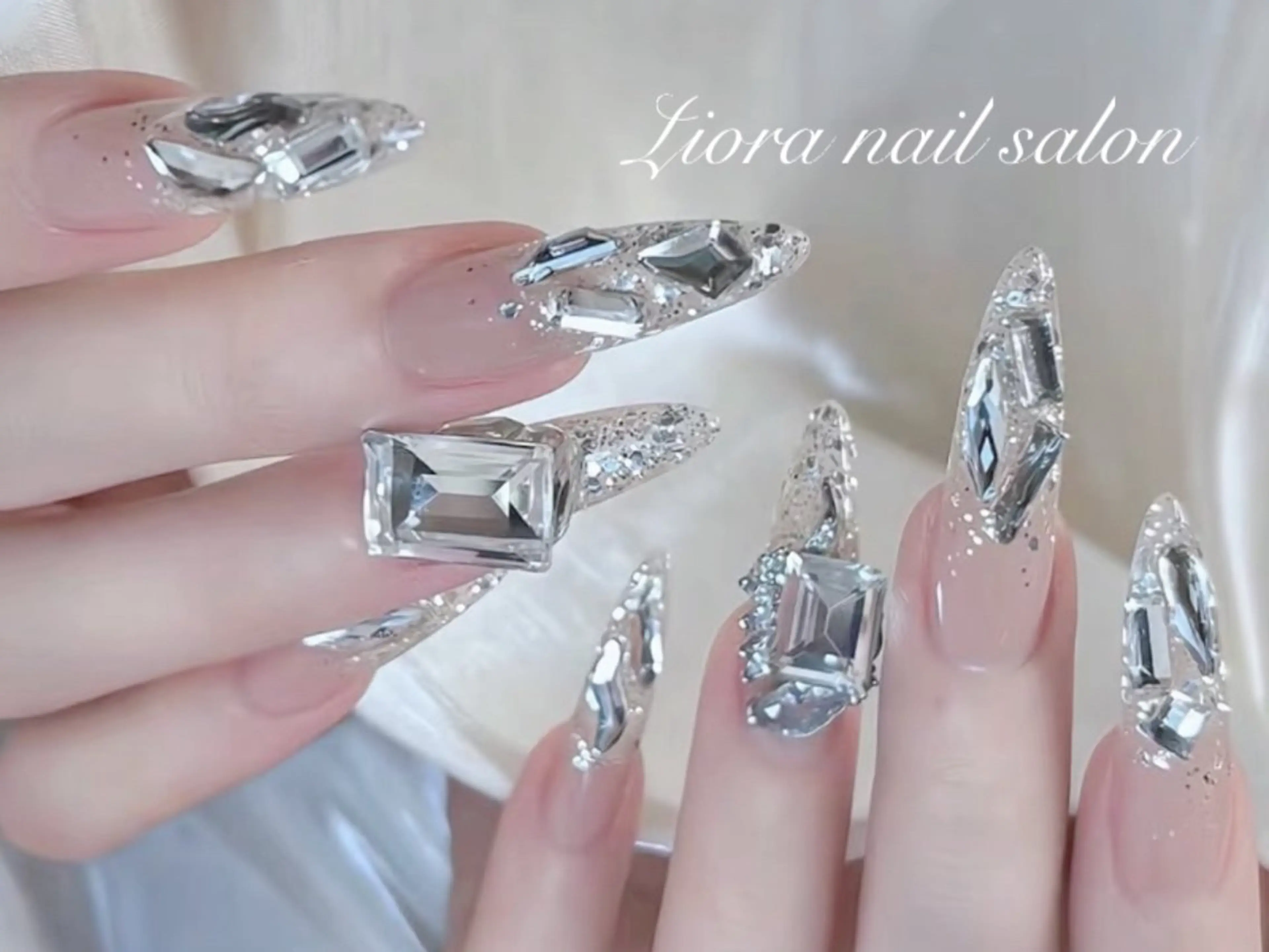 ネイル フレンチネイル ジェルネイル ガーリー グラデーション キラキラネイル ハンドネイル Liora nail 1のネイルデザイン