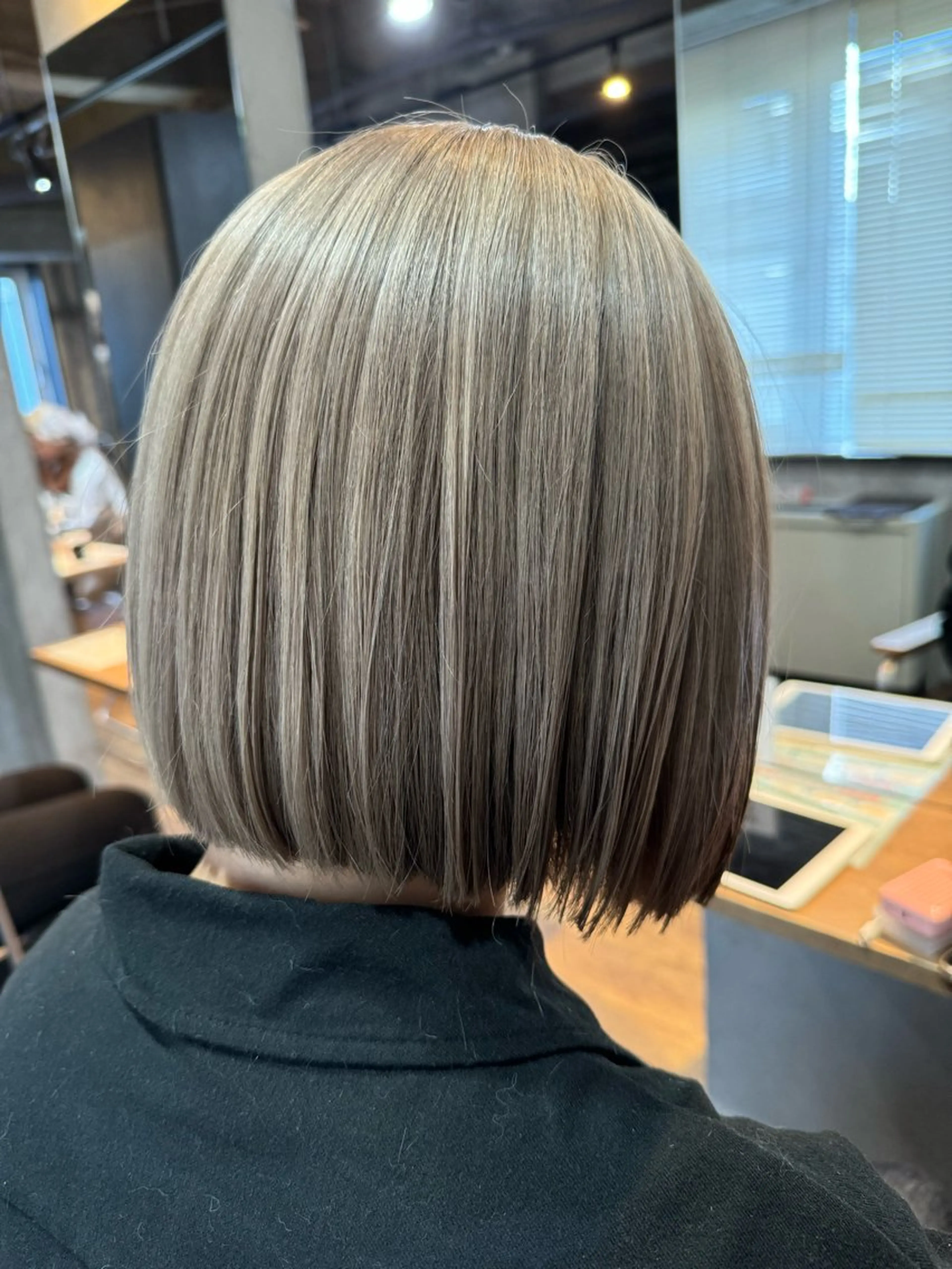 ショート カラー Eleanor spa&treatment 札幌店内にあるシェアサロン【WHITE】所属・シルクハイトーン / 髪質改善🦋MIKUのヘアスタイル