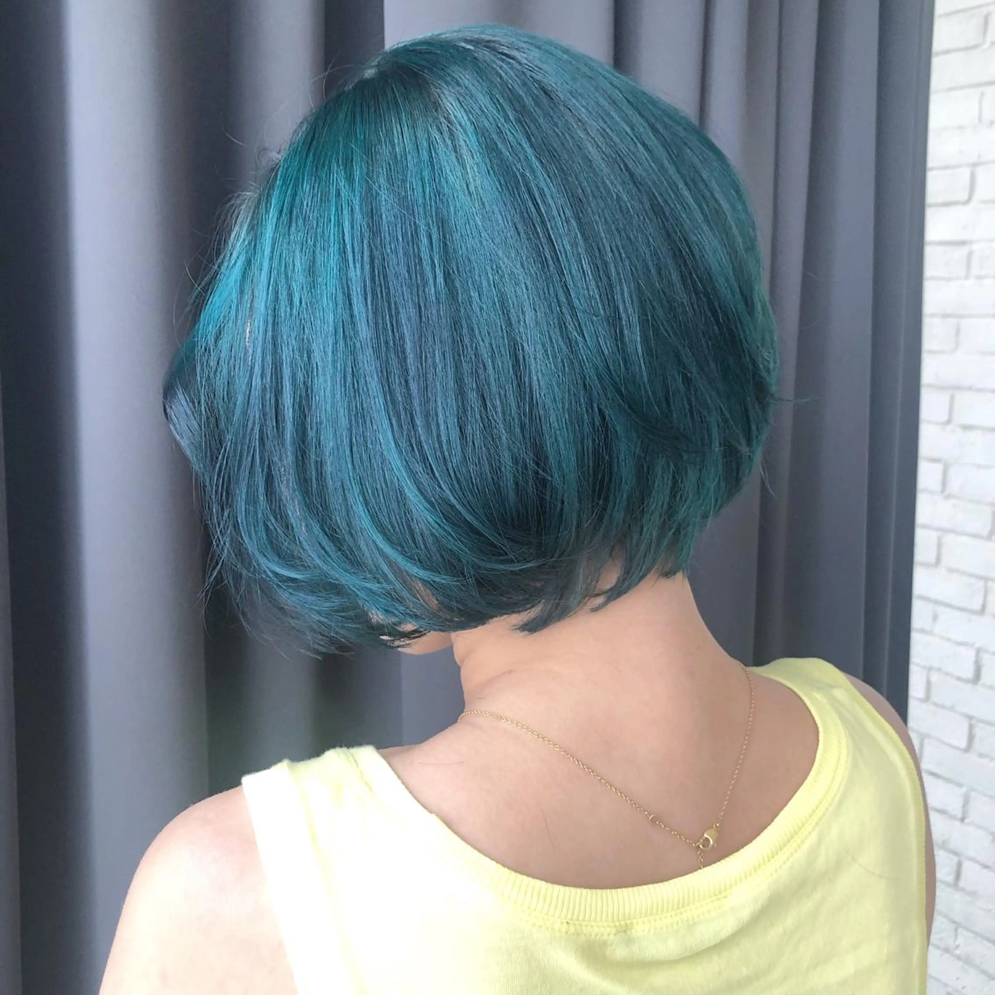 ショート カラー ORIKA 美容室のヘアスタイル