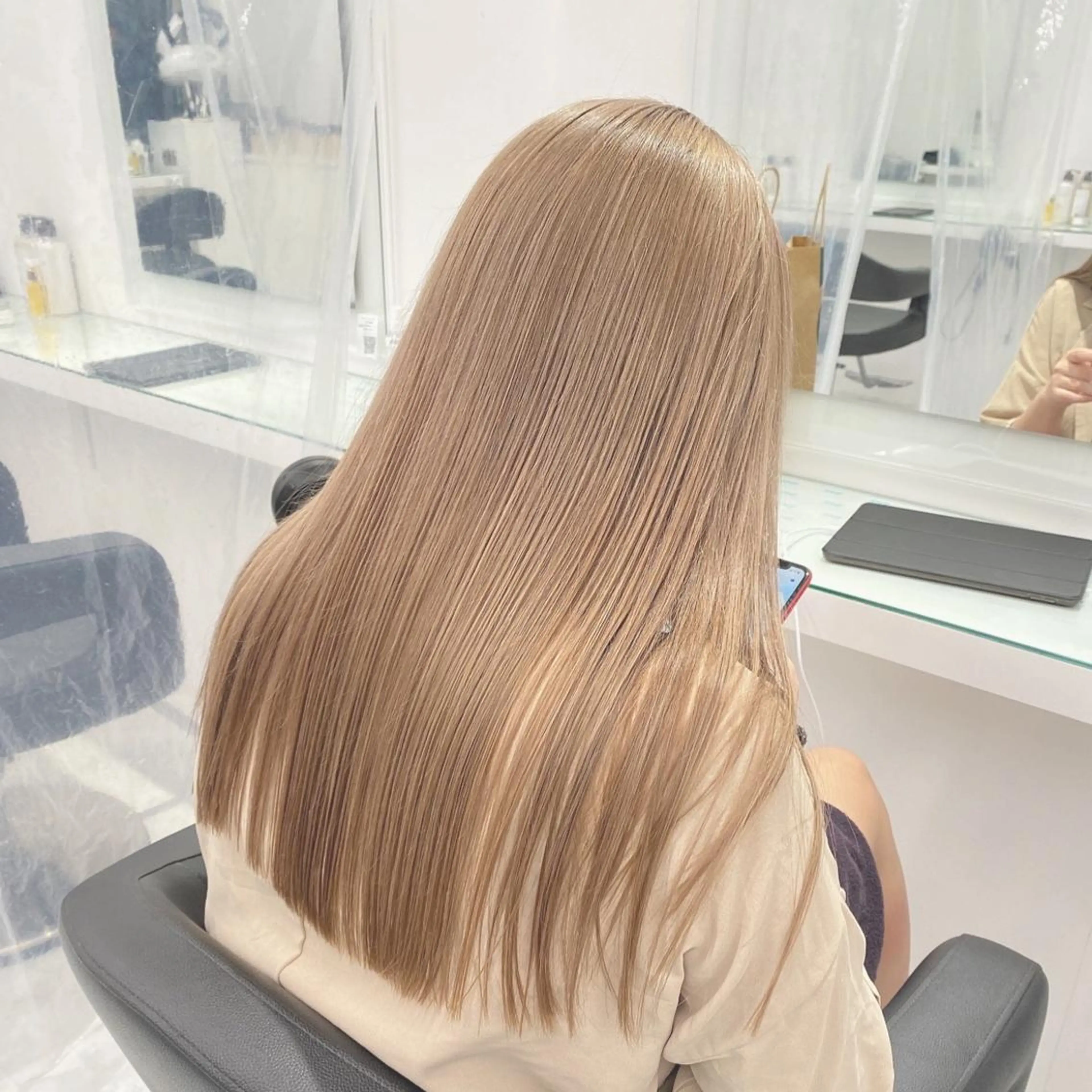 ロング カラー ベージュカラー ハイトーンカラー ミルクティーベージュ 髪質改善 トリートメント ヘアカラー トリートメント ヘッドスパ ヘアセット ✨透明感、艶髪ヘア✨ 韓国ヘア特化💖のヘアスタイル