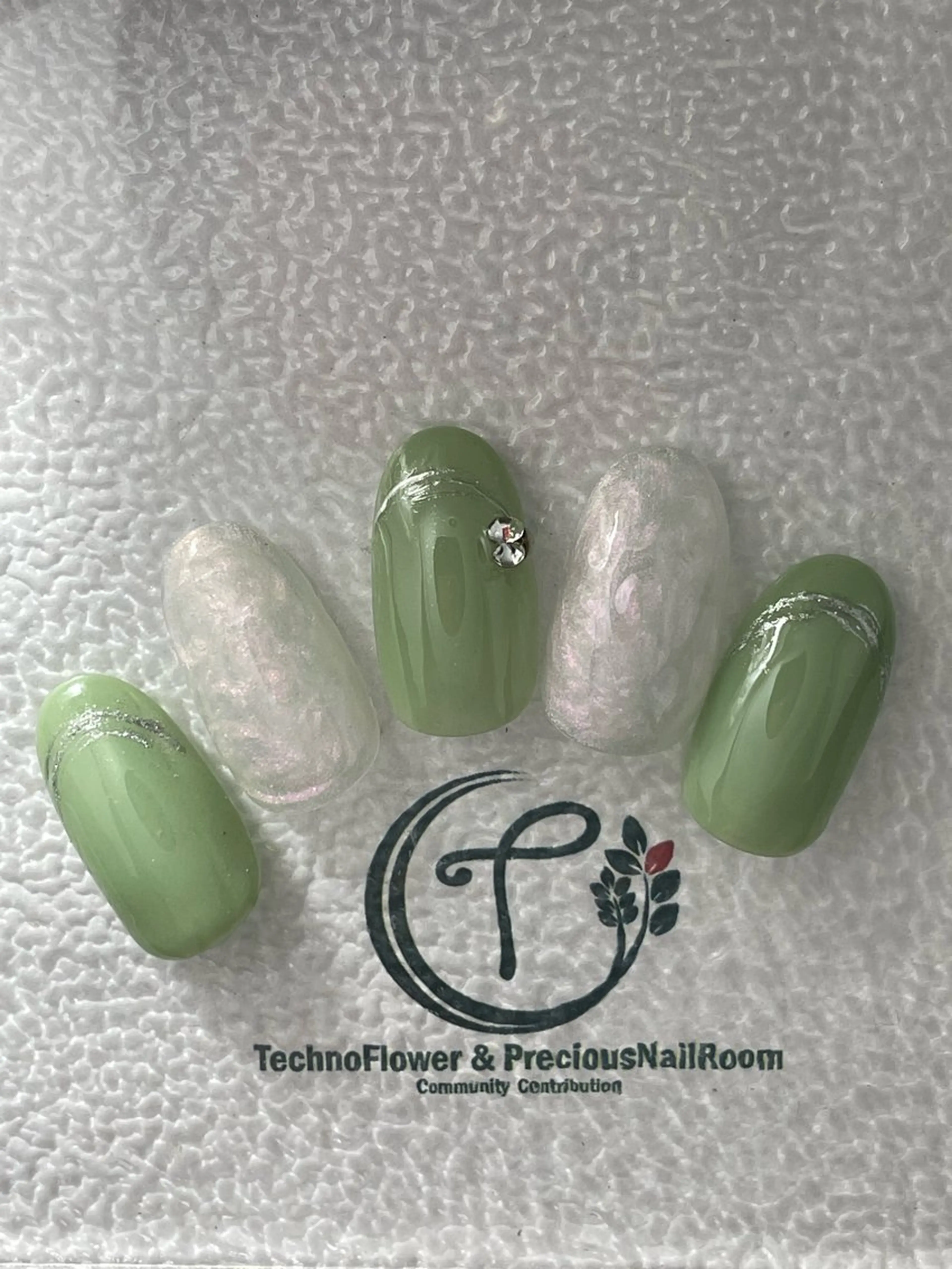 ネイル フラワーネイル ハンドネイル precious nail room所属・precious nail  roomのネイルデザイン