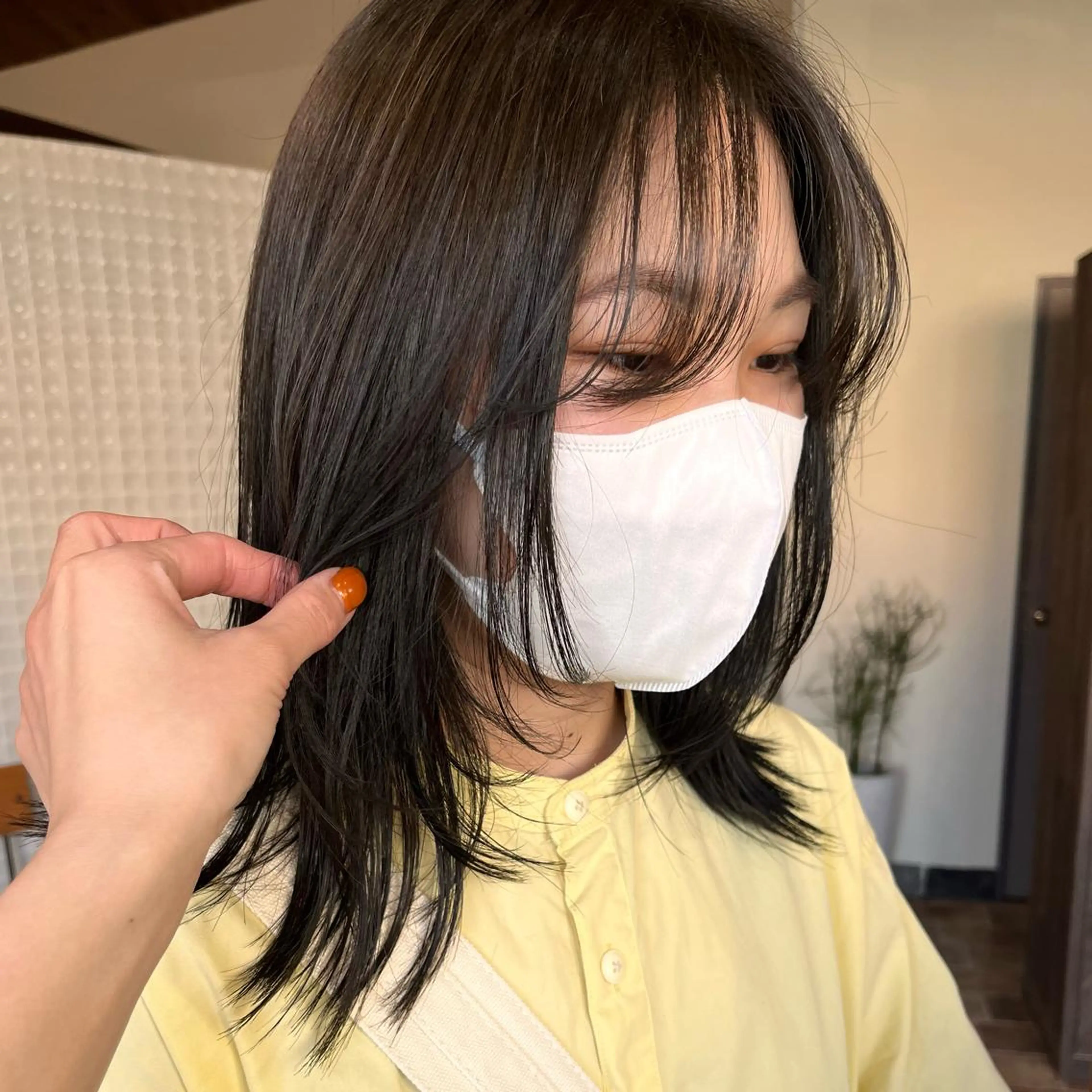 ミディアム 顔まわりレイヤー レイヤーカット 中村 友香のヘアスタイル