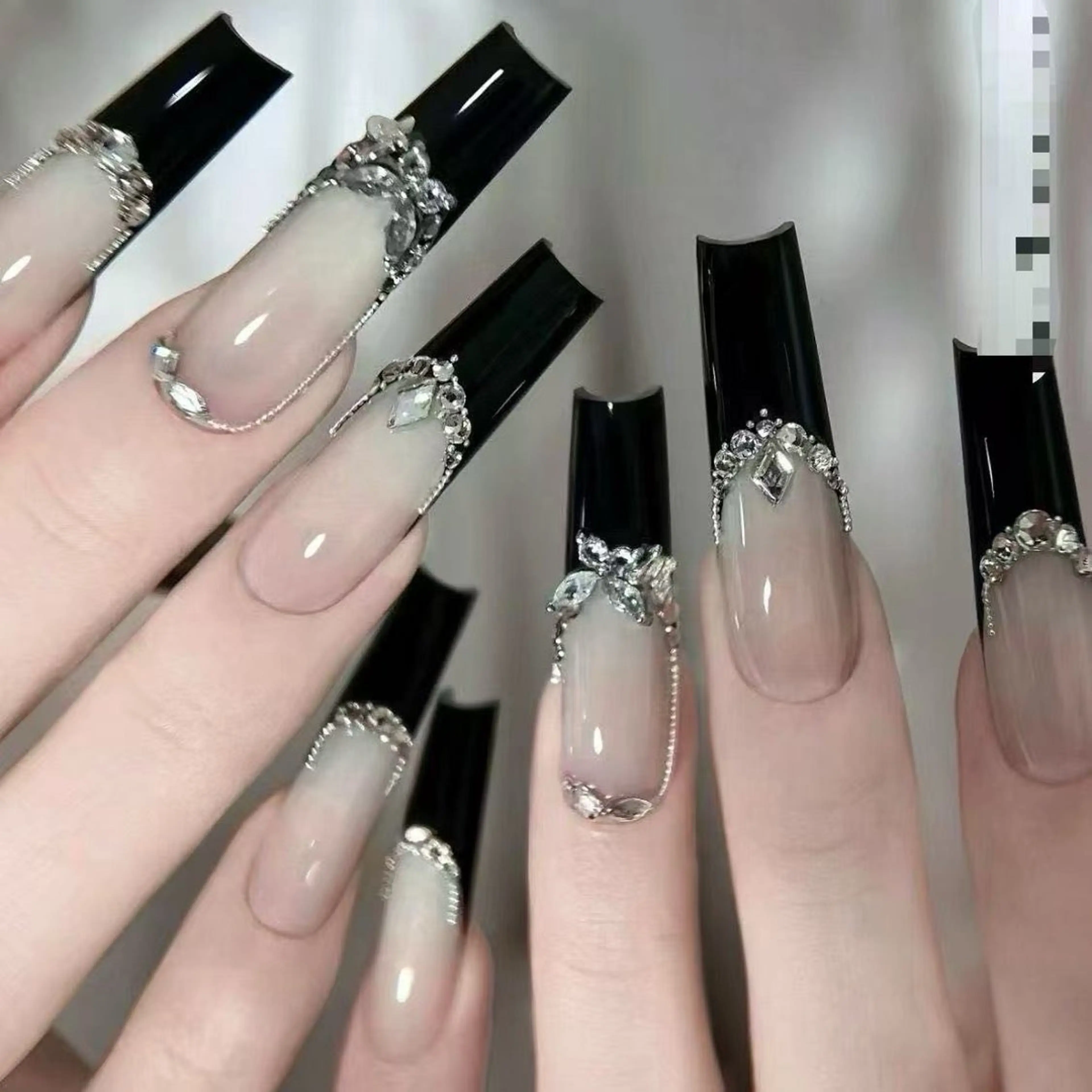 💅💗チップネイルは約30分でスピード仕上げ！💕 急ぎの方や時短派におすすめです♪ 2週間の持ち保証付きで安心です！の写真