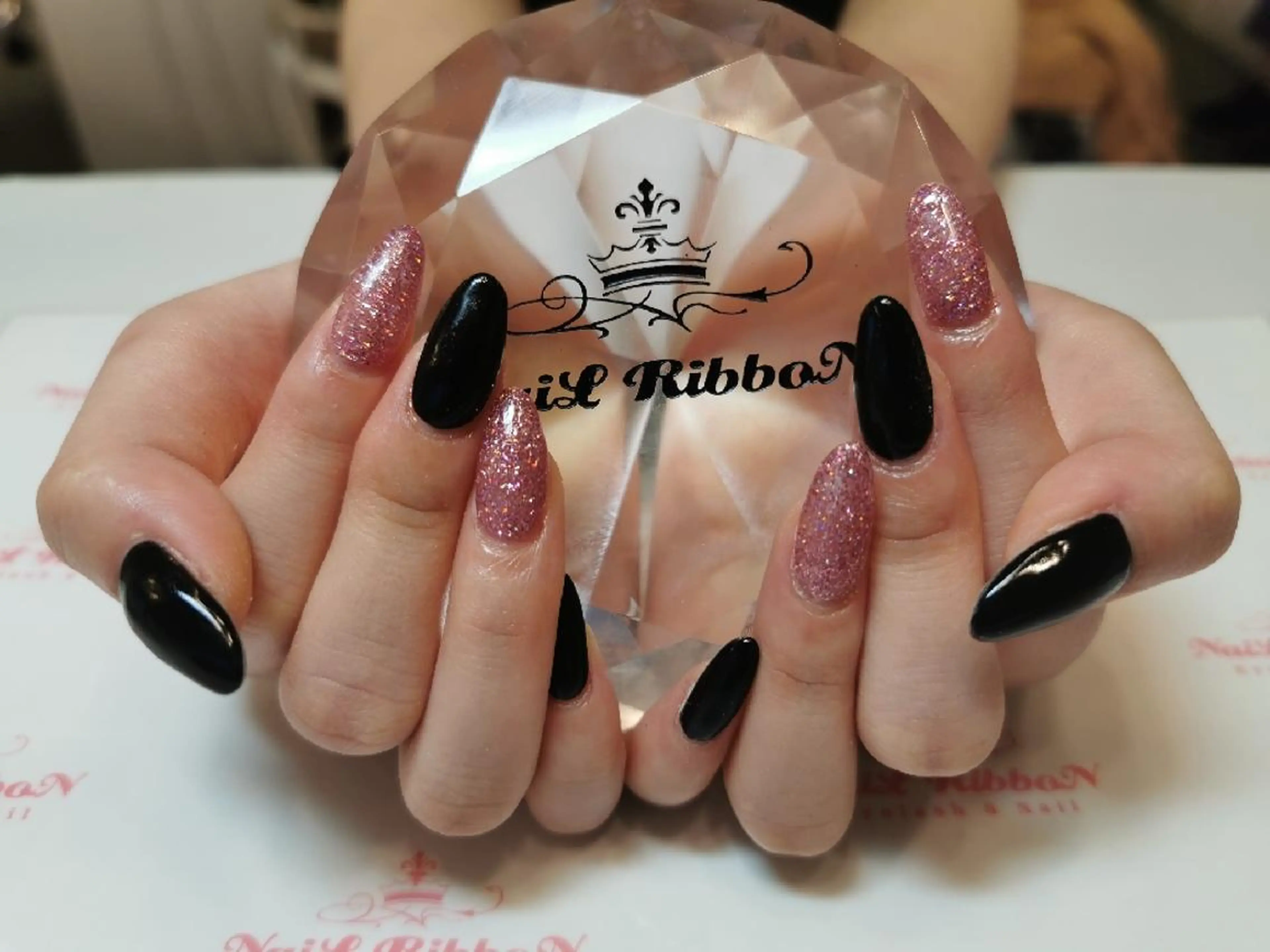 ネイル ネイルリボン 受付スタッフのネイルデザイン