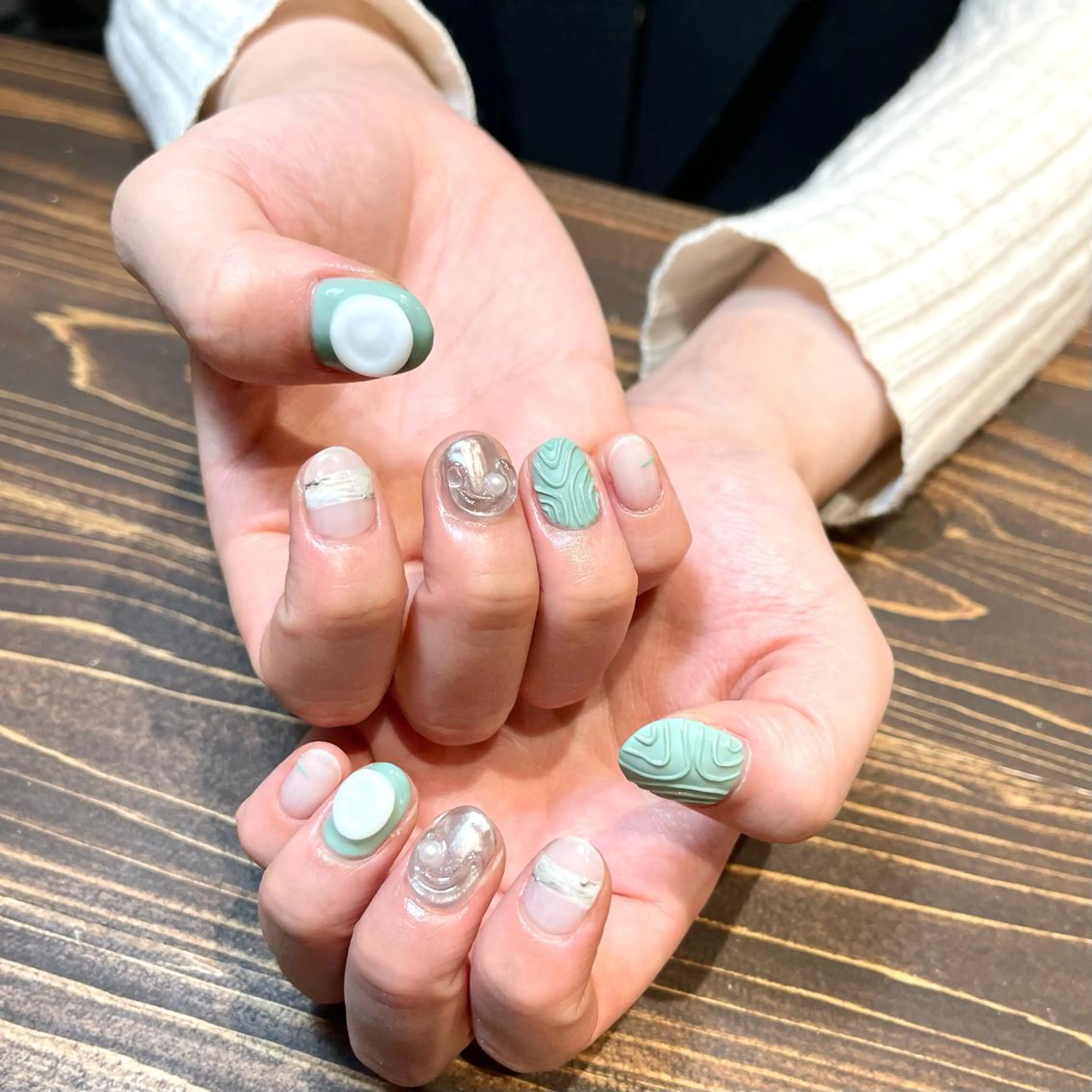 ネイル アートネイル ジェルネイル ニュアンスネイル オフィスネイル シンプルネイル ハンドネイル kinjo yuaのネイルデザイン