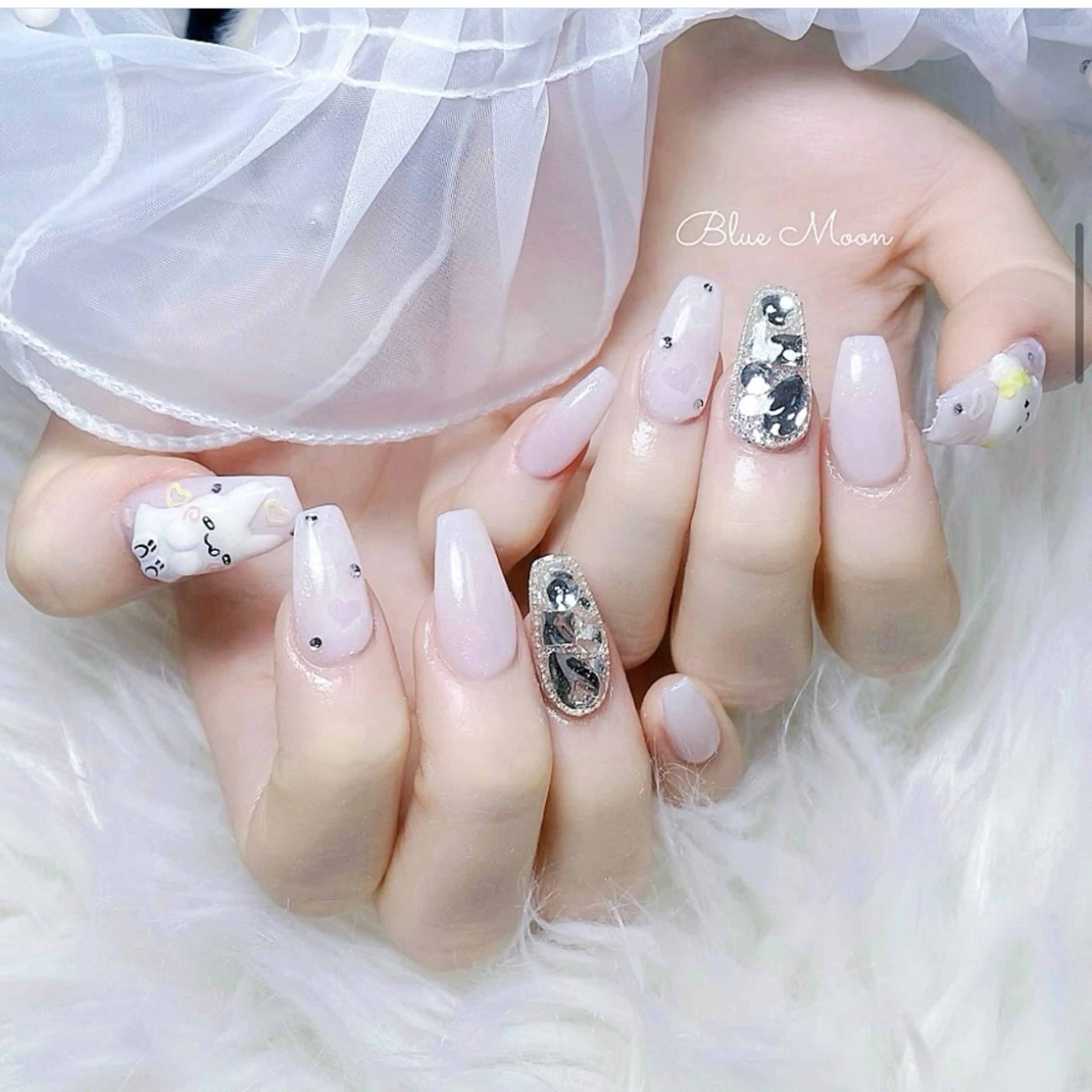 ネイル ハンドネイル フットネイル ハンドケア nail salon Blue Moonのネイルデザイン
