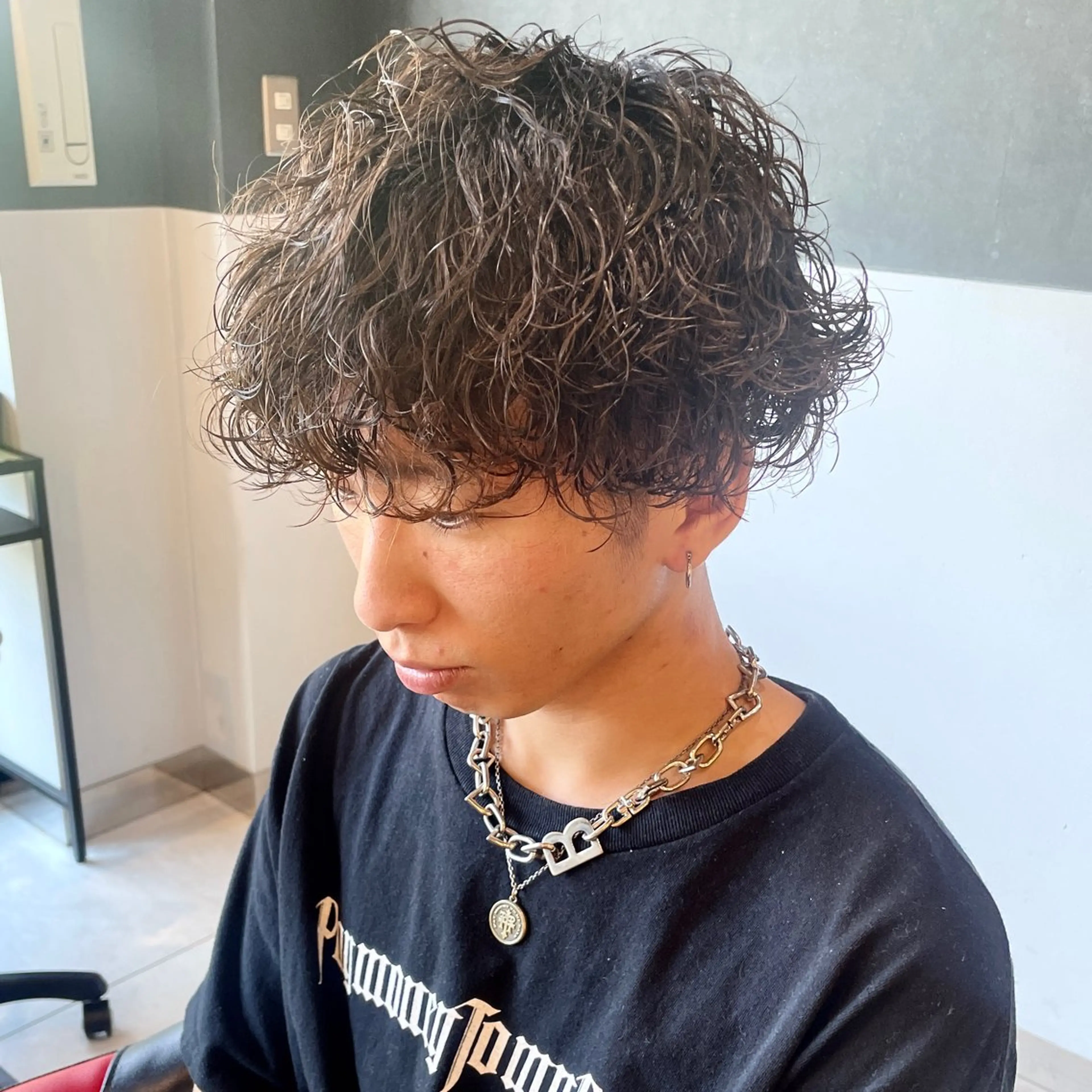 ショート パーマ メンズ メンズパーマ ツイストスパイラルパーマ 波巻きパーマ スパイラルパーマ カット ヘアカラー パーマ メンズヘア特化 崎田 成人のヘアスタイル