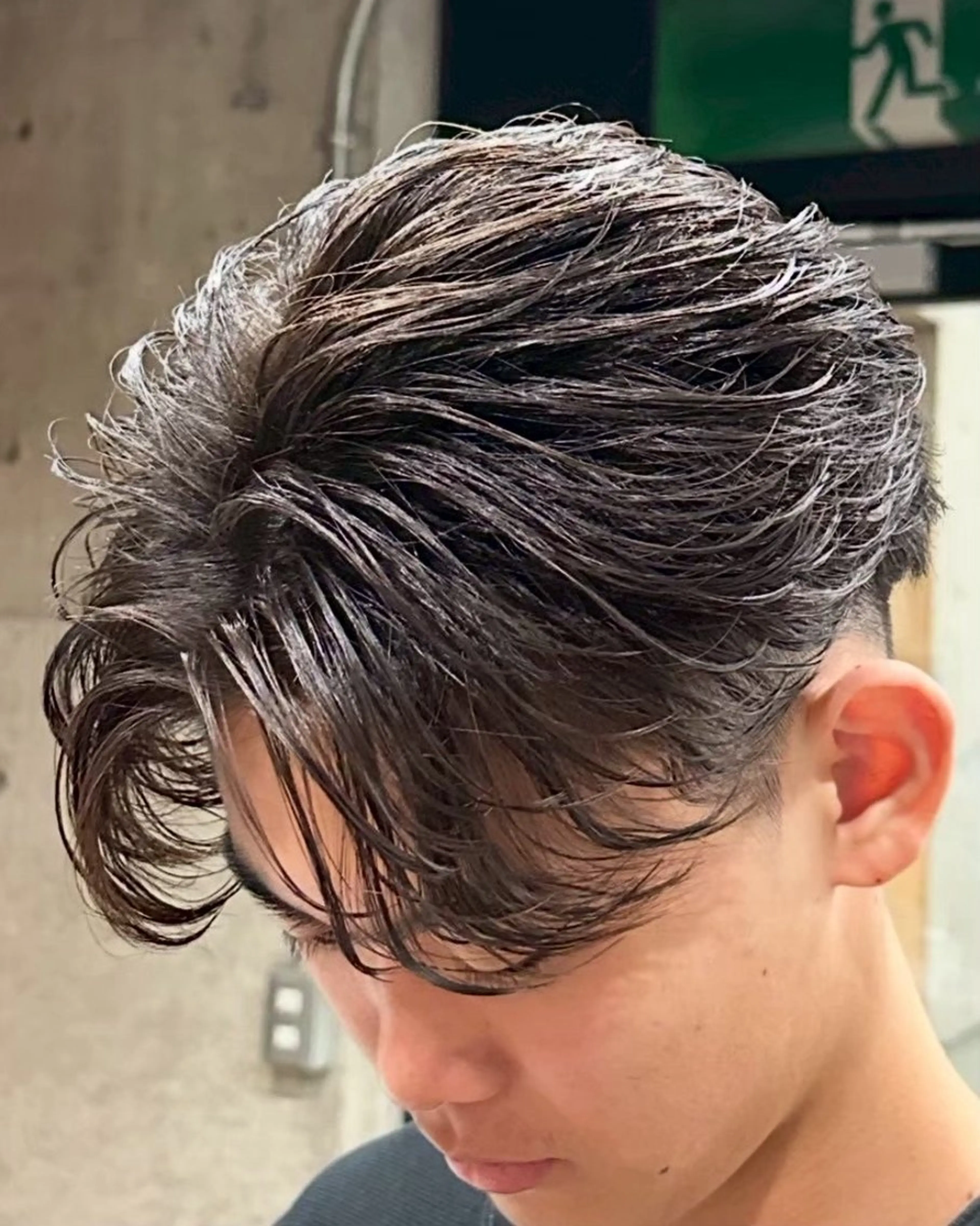 ミディアム メンズ ミディアムパーマ センターパート メンズパーマ era本店所属・笹尾 陸/era本店 メンズ美容師のヘアスタイル