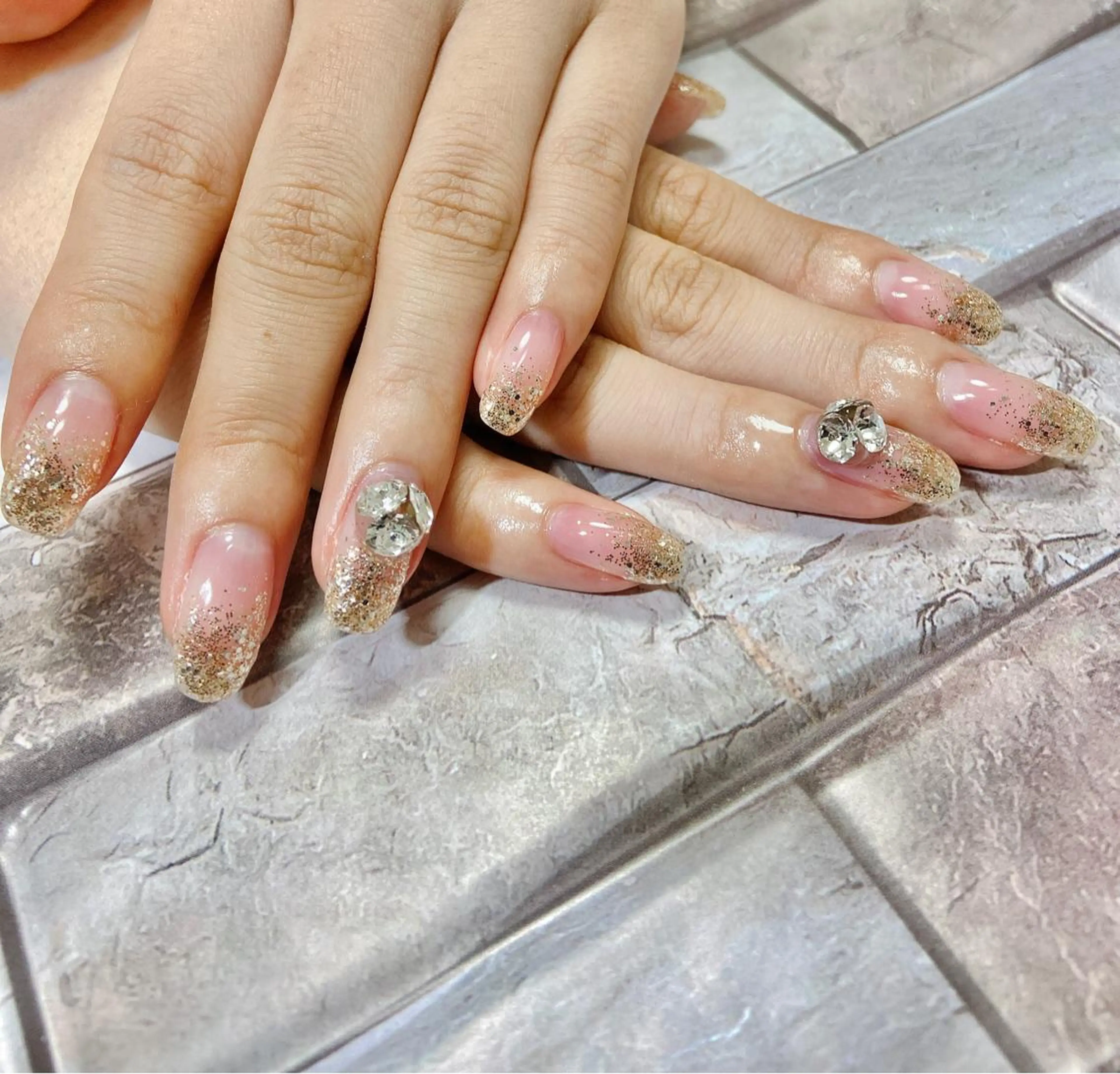 ネイル ストーンネイル ハンドネイル Lokahi NAILのネイルデザイン