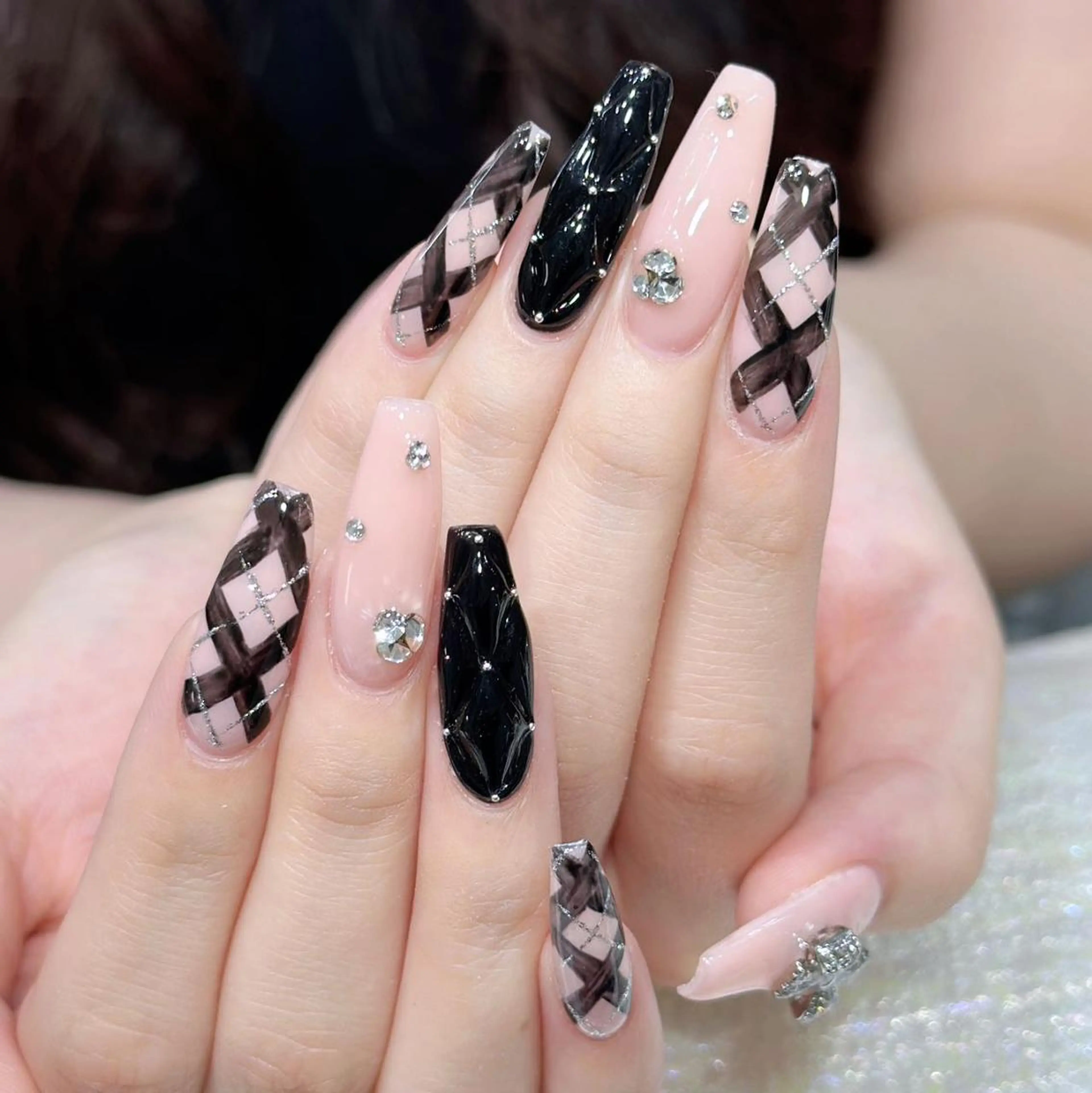 ネイル チークネイル ジェルネイル キラキラネイル マグネットネイル 持ち込み ハンドネイル Queens momoのネイルデザイン