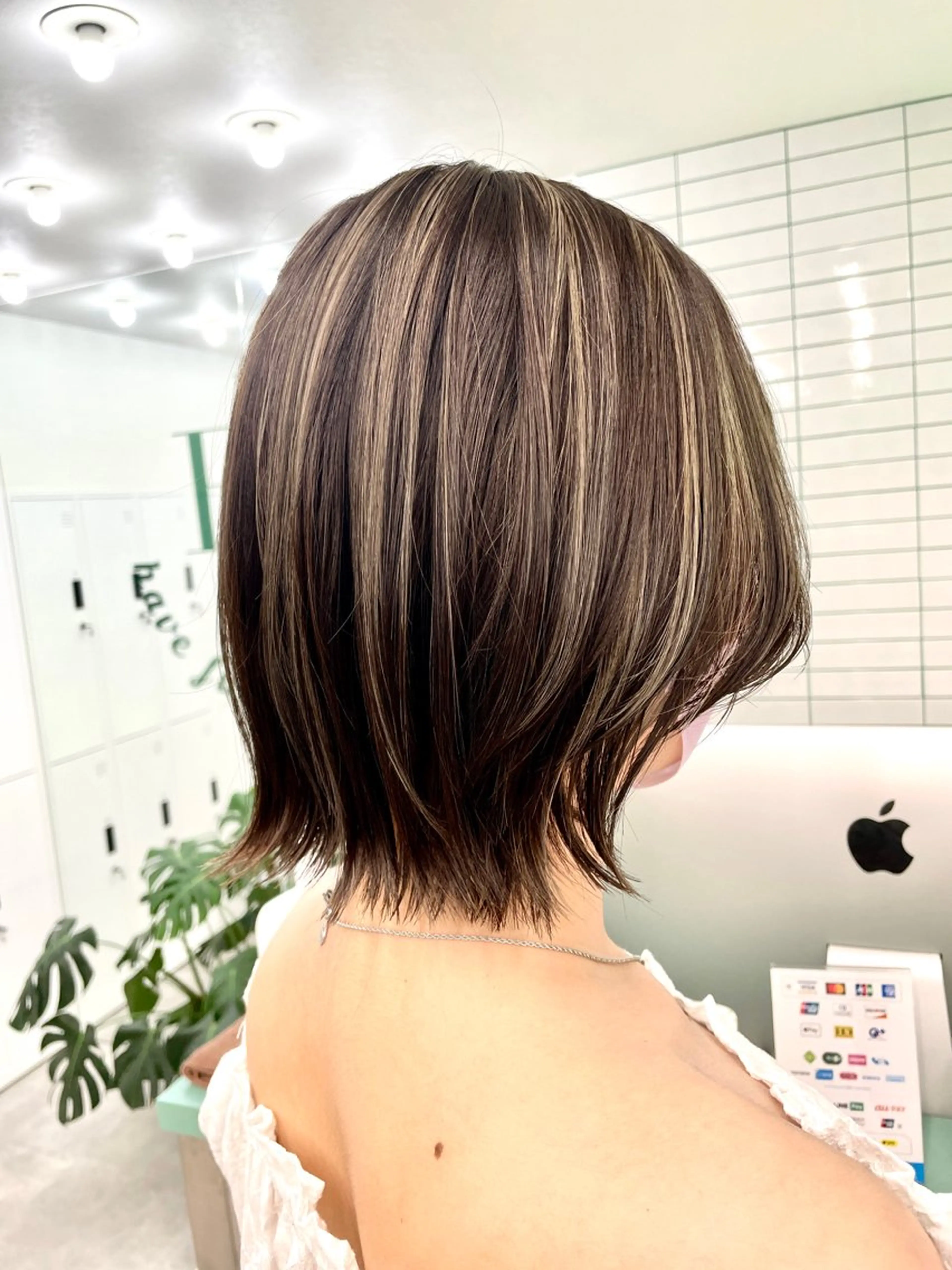 ショート ボブ ハイライト カット ヘアカラー トリートメント 💚透明感カラー💚 ♻️本間♻️のヘアスタイル