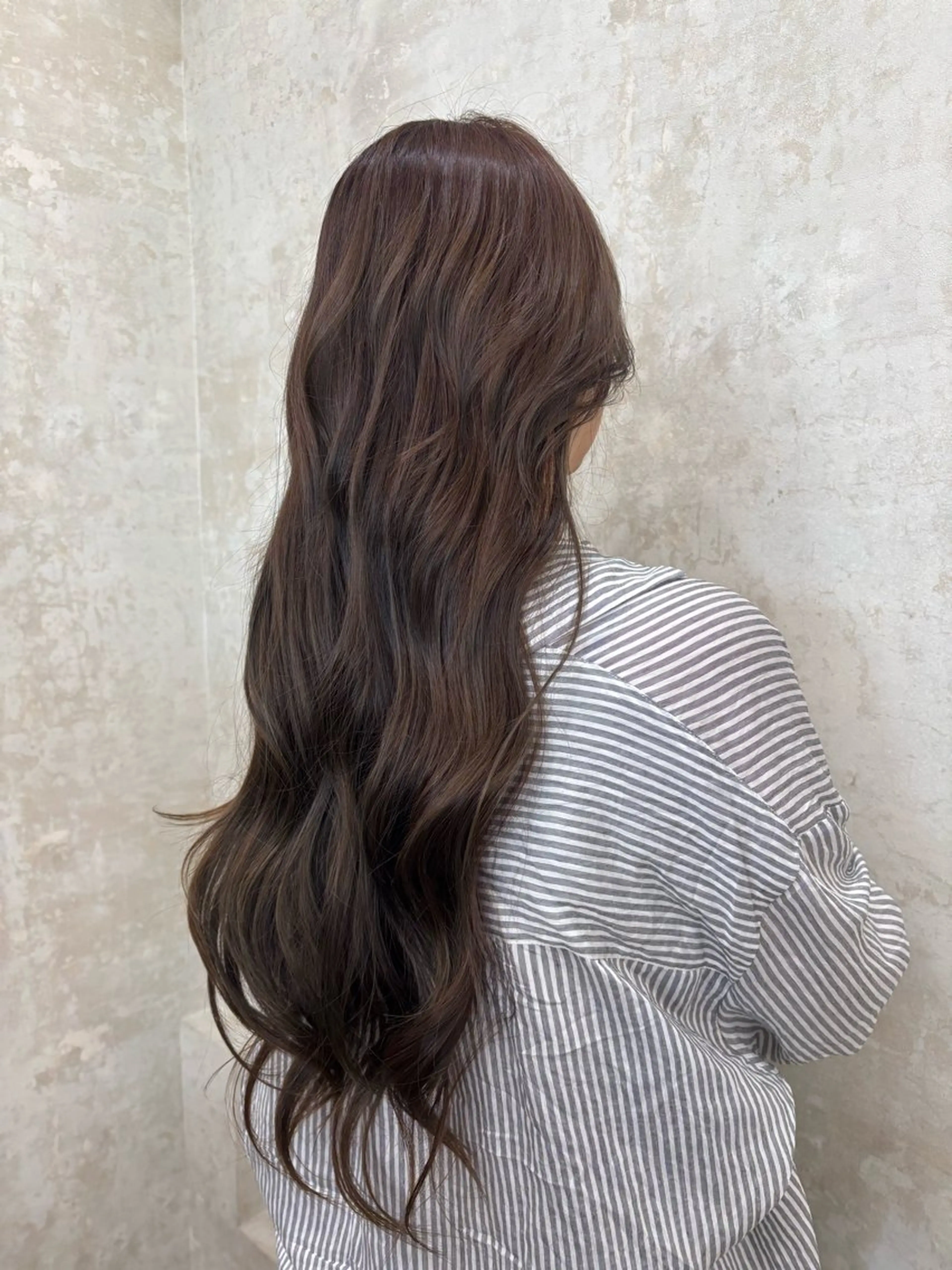 ロング カラー グレージュ iru所属・Ayano アヤノのヘアスタイル